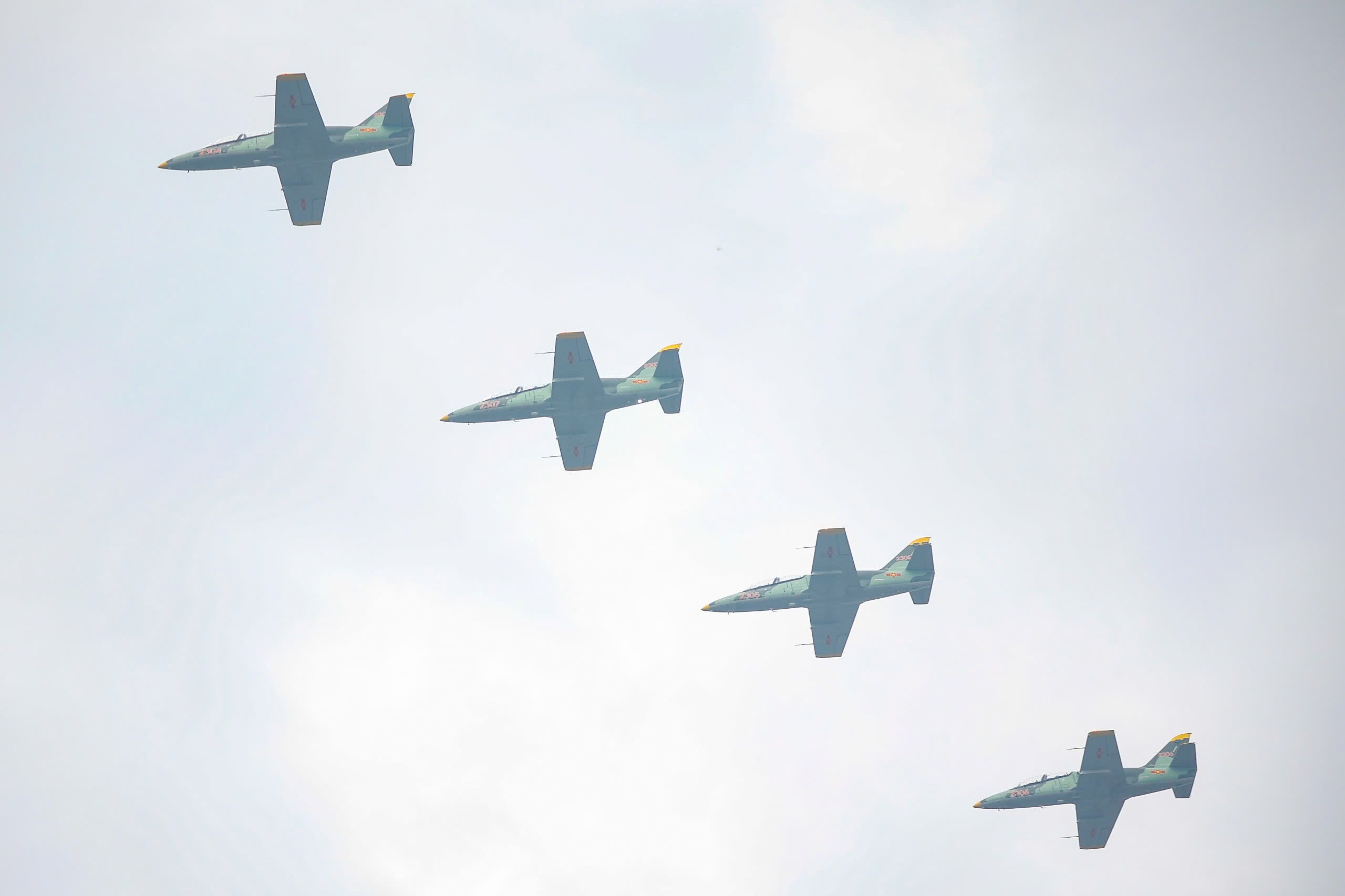 'Hổ mang chúa' Su30-MK2 nhào lộn trên quảng trường Ba Đình- Ảnh 17. 'Hổ mang chúa' Su30-MK2 nhào lộn trên quảng trường Ba Đình- Ảnh 17.