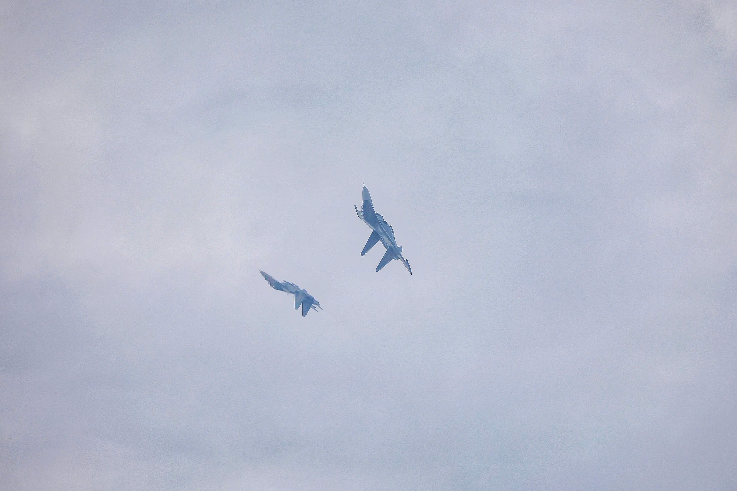 'Hổ mang chúa' Su30-MK2 nhào lộn trên quảng trường Ba Đình- Ảnh 21. 'Hổ mang chúa' Su30-MK2 nhào lộn trên quảng trường Ba Đình- Ảnh 21.