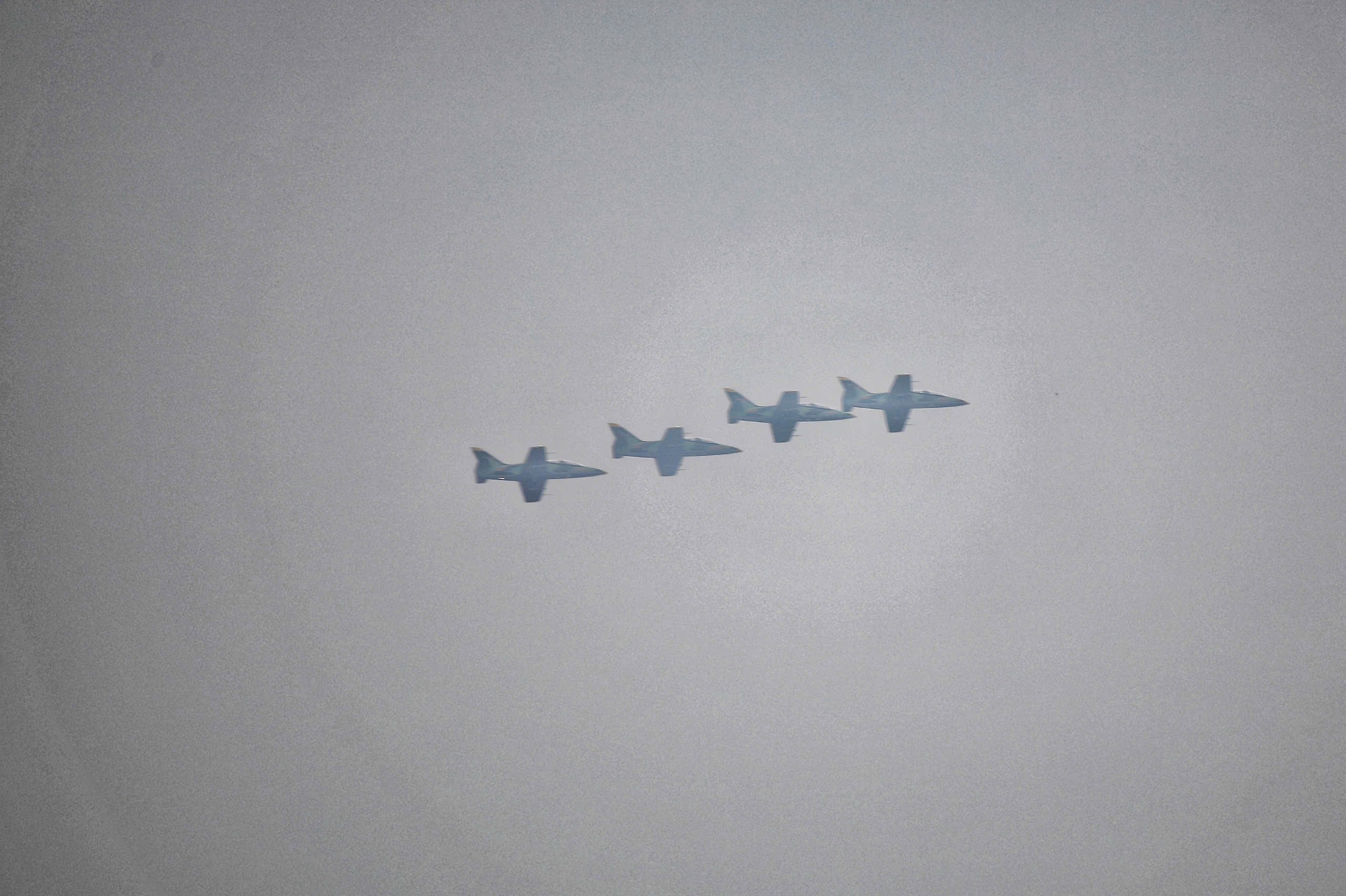 'Hổ mang chúa' Su30-MK2 nhào lộn trên quảng trường Ba Đình- Ảnh 18. 'Hổ mang chúa' Su30-MK2 nhào lộn trên quảng trường Ba Đình- Ảnh 18.