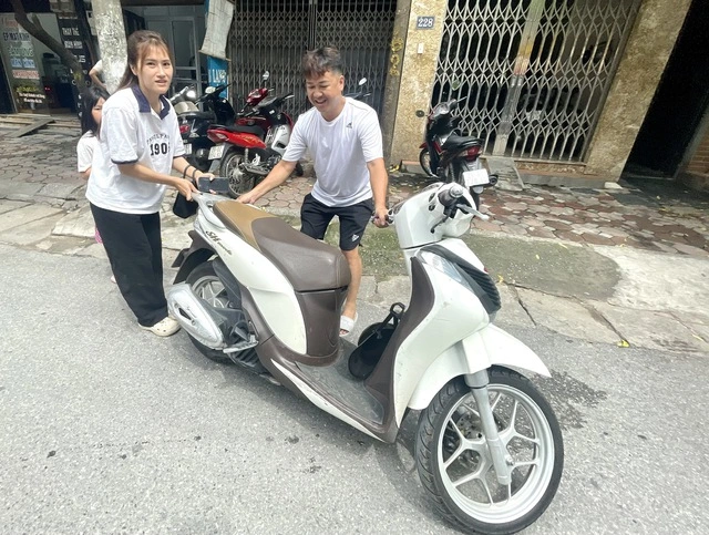 Nhiều xe máy ở Hà Nội tê liệt, bất ngờ khi phát hiện ra 'thủ phạm'    - Ảnh 1.