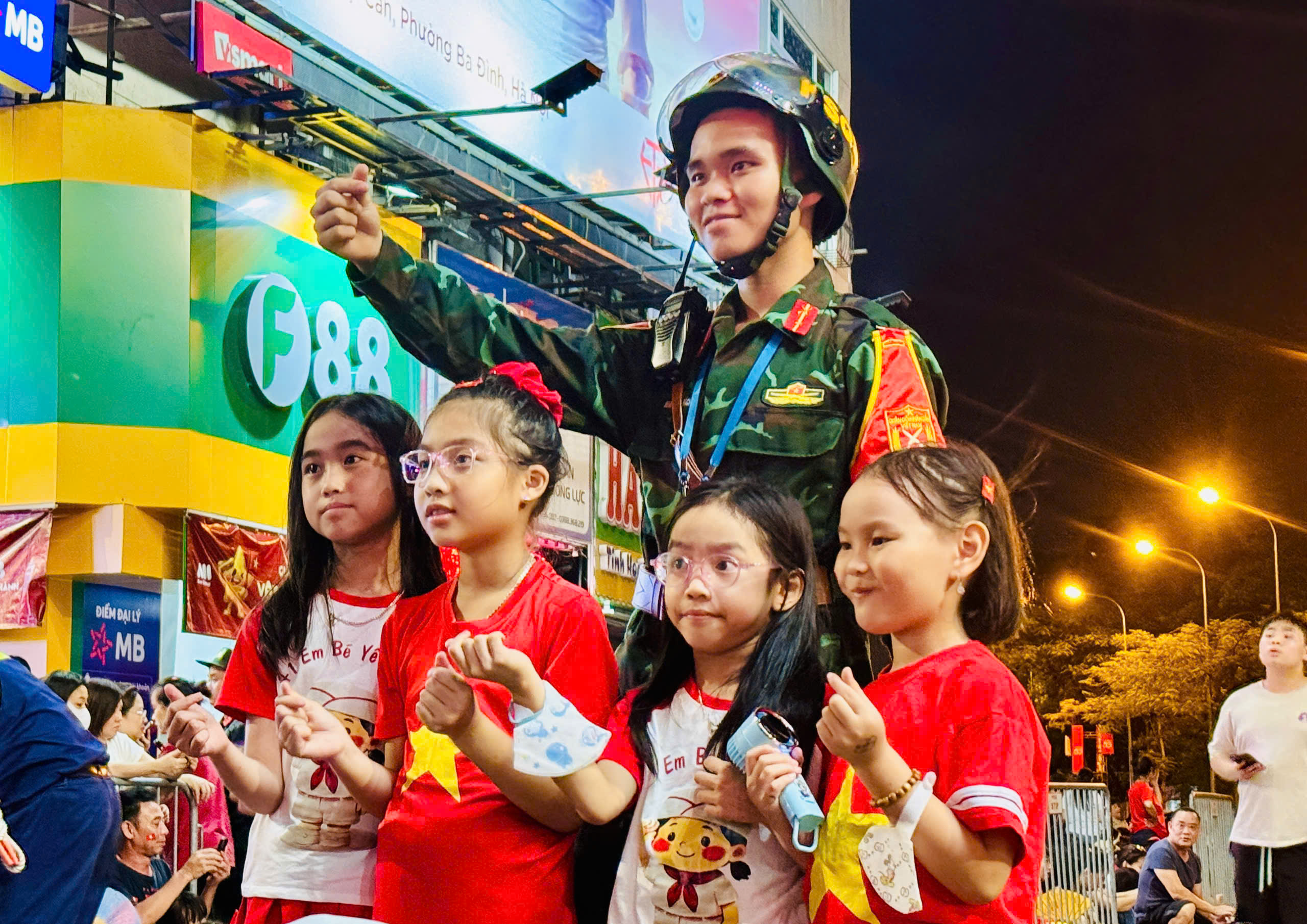 Các khối diễu binh đều tăm tắp trong buổi tổng hợp luyện thứ 2- Ảnh 26. Các khối diễu binh đều tăm tắp trong buổi tổng hợp luyện thứ 2- Ảnh 26.