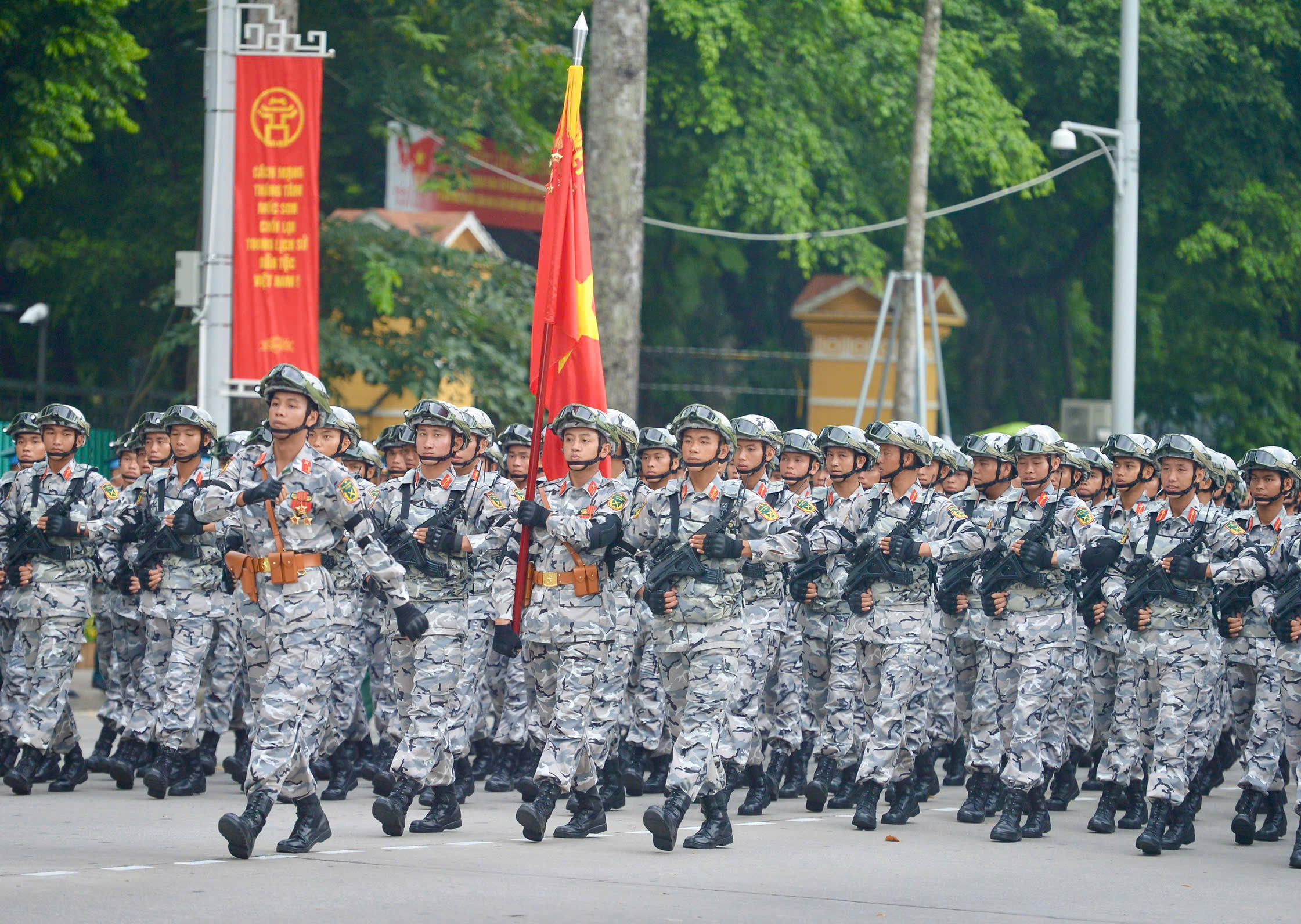 An ninh siết chặt, các lực lượng tiến về Ba Đình sẵn sàng tổng hợp luyện lần 2 - Ảnh 3.