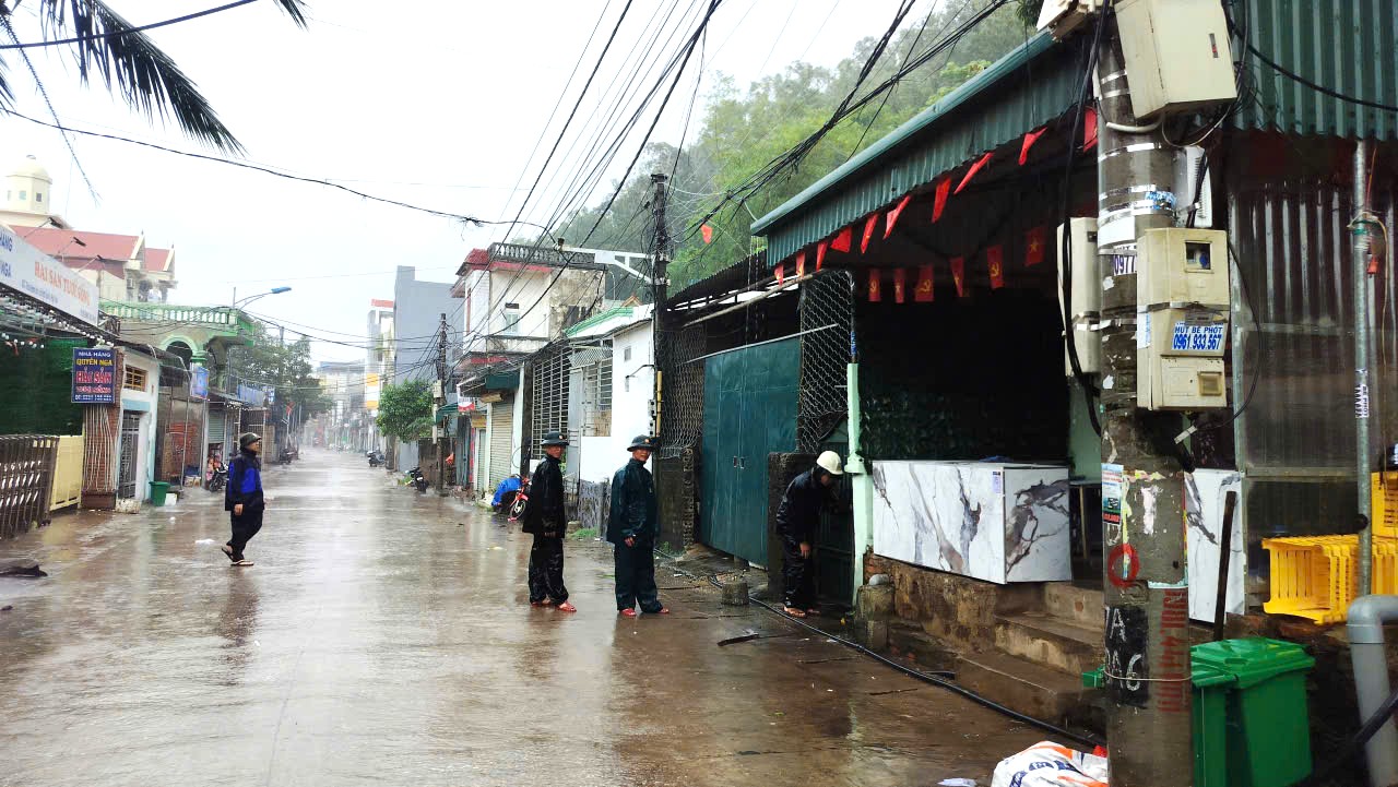 Bão số 5: Khu vực phía nam Thanh Hóa đang mưa rất to - Ảnh 3.