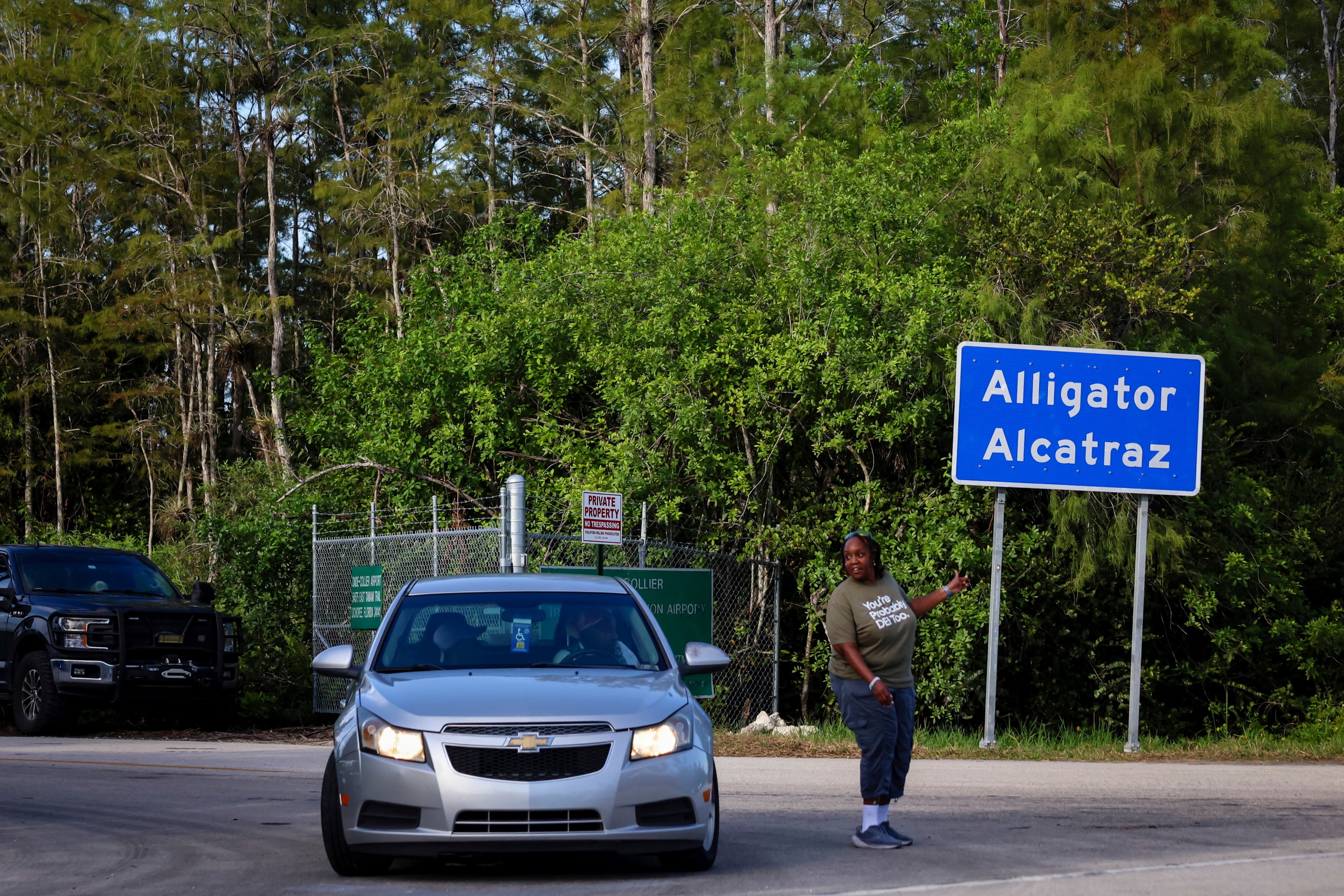 Các thống đốc Cộng hòa chạy đua lập trại giam người nhập cư tại Mỹ- Ảnh 2. Các thống đốc Cộng hòa chạy đua lập trại giam người nhập cư tại Mỹ- Ảnh 2.