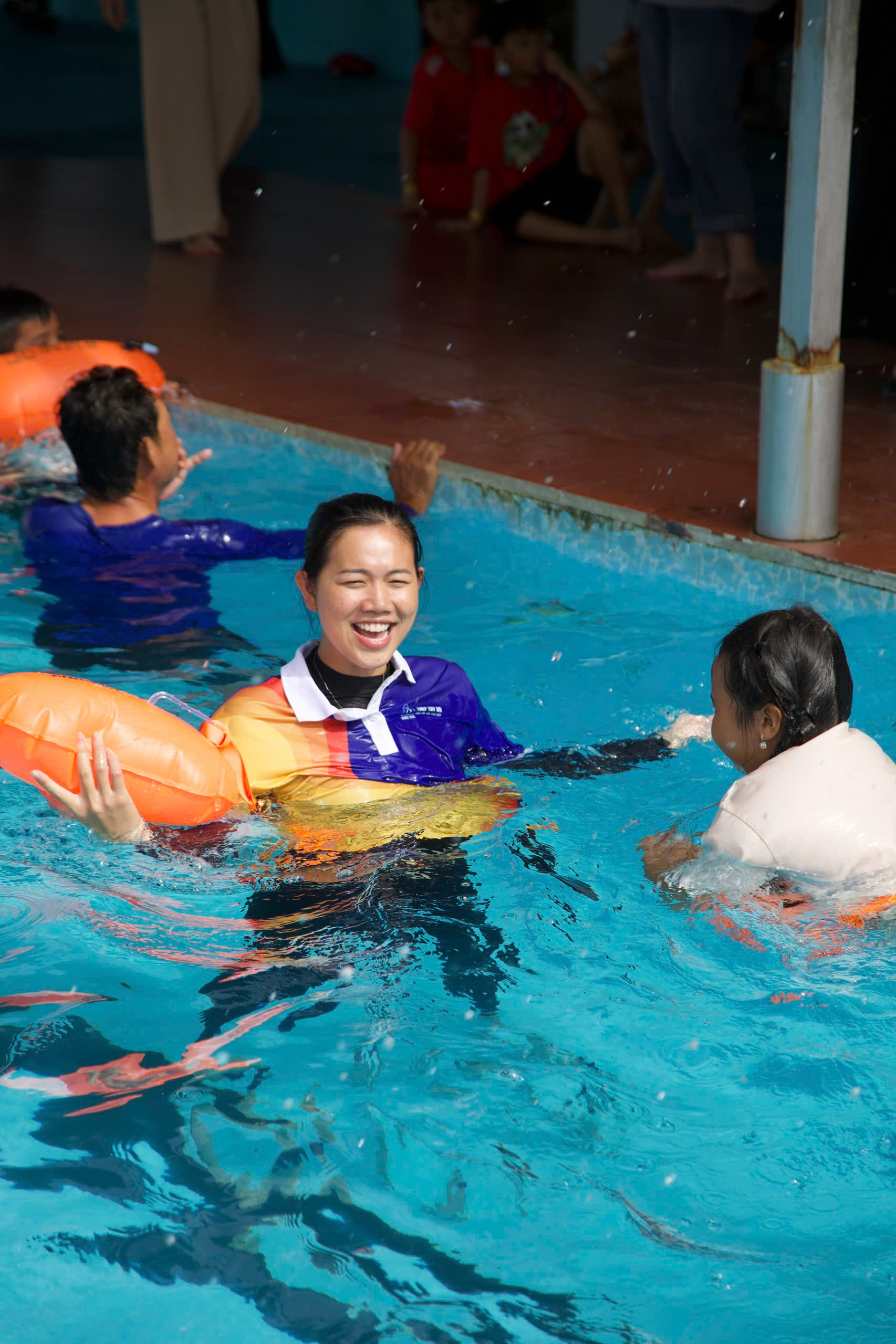 'K&igrave;nh ngư tập sự' c&ugrave;ng &Aacute;nh Vi&ecirc;n: H&agrave;nh tr&igrave;nh ph&ograve;ng chống đuối nước cho trẻ em miền T&acirc;y - Ảnh 1.