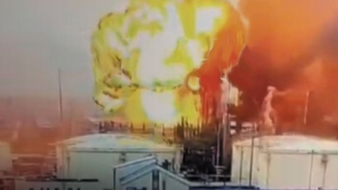 Sân bay đóng cửa, máy bay chở khách Nga đáp khẩn xuống quốc gia NATO- Ảnh 1.