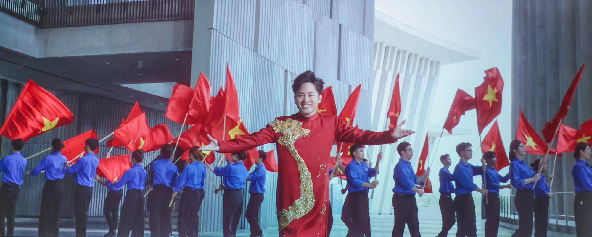 Tùng Dương tung “phiên bản hoàn hảo nhất” cho “Viết tiếp câu chuyện hòa bình” - Ảnh 2. Tùng Dương tung “phiên bản hoàn hảo nhất” cho “Viết tiếp câu chuyện hòa bình” - Ảnh 2.