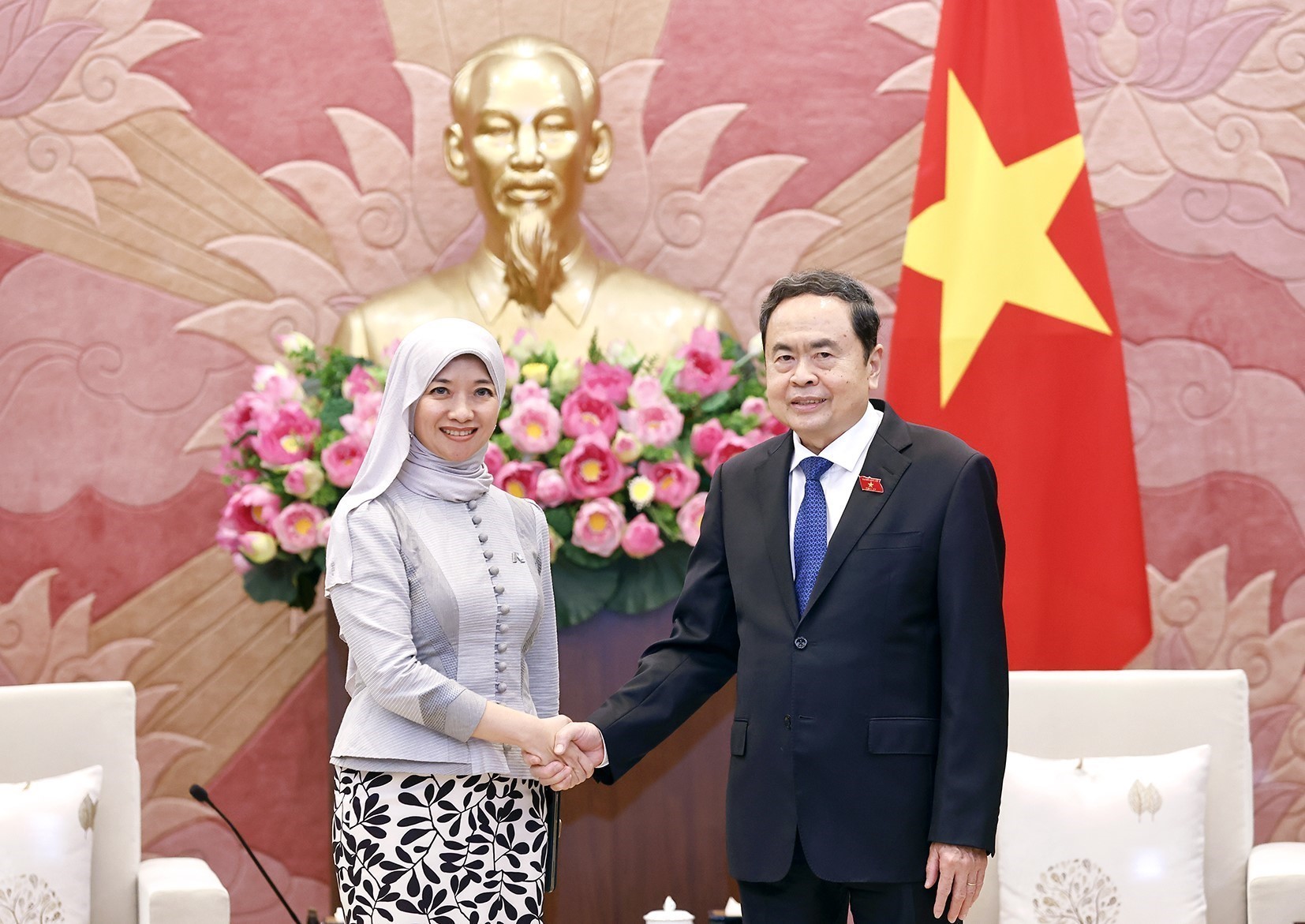 Chủ tịch Quốc hội Trần Thanh Mẫn tiếp Tổng thư ký AIPA - Ảnh 1.