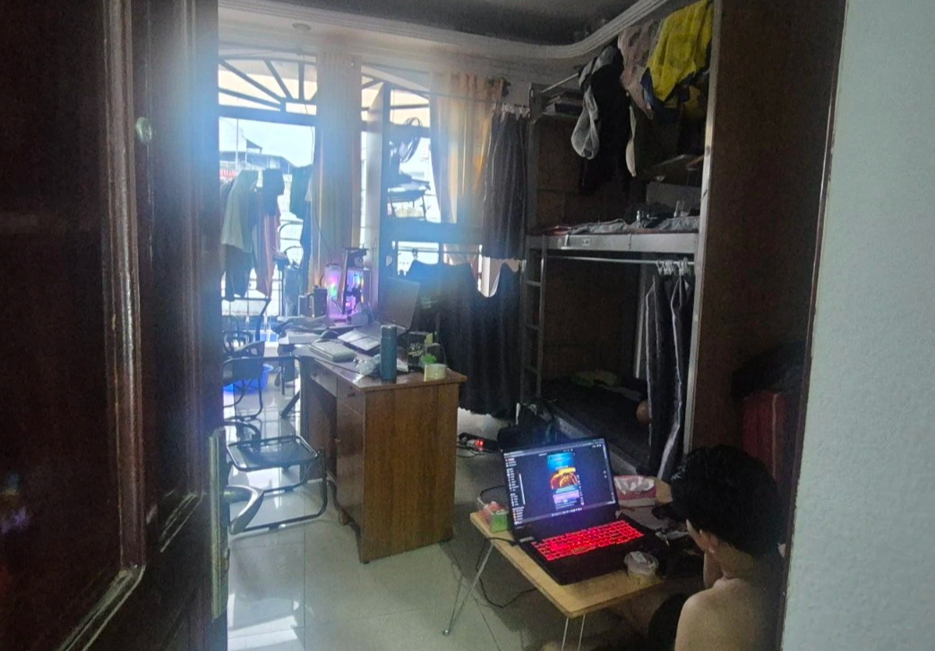 Ở trọ... chia ca - Ảnh 1.