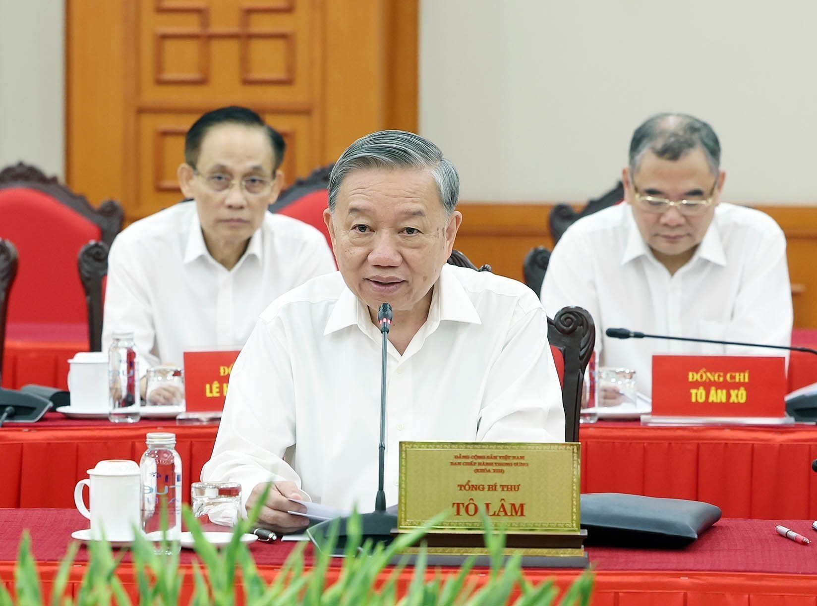 Bộ Chính trị tán thành phương án nhân sự quân đội tham gia T.Ư Đảng khóa XIV - Ảnh 3.