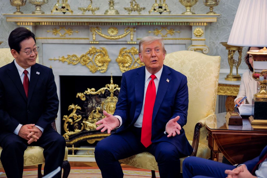 Tổng thống Trump mong muốn gặp lại Kim Jong - un để thảo luận về Triều Tiên - Ảnh 1.