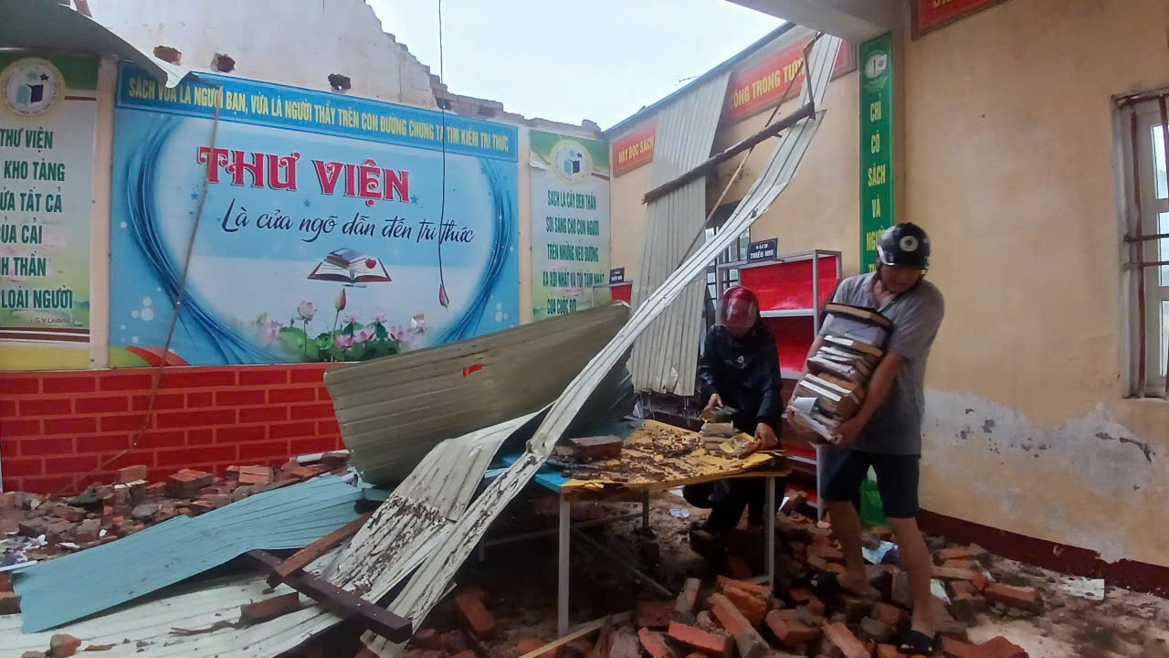 Nhiều trường học ở Hà Tĩnh ngổn ngang sau bão số 5 - Ảnh 10.