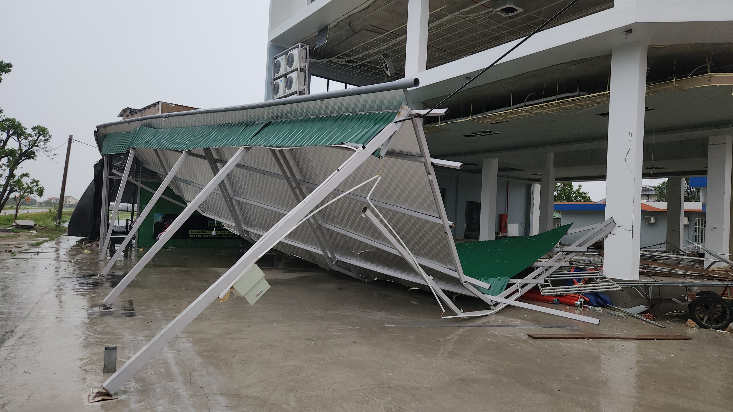 Làng biển ở Hà Tĩnh tan hoang sau bão số 5- Ảnh 12. Làng biển ở Hà Tĩnh tan hoang sau bão số 5- Ảnh 12.