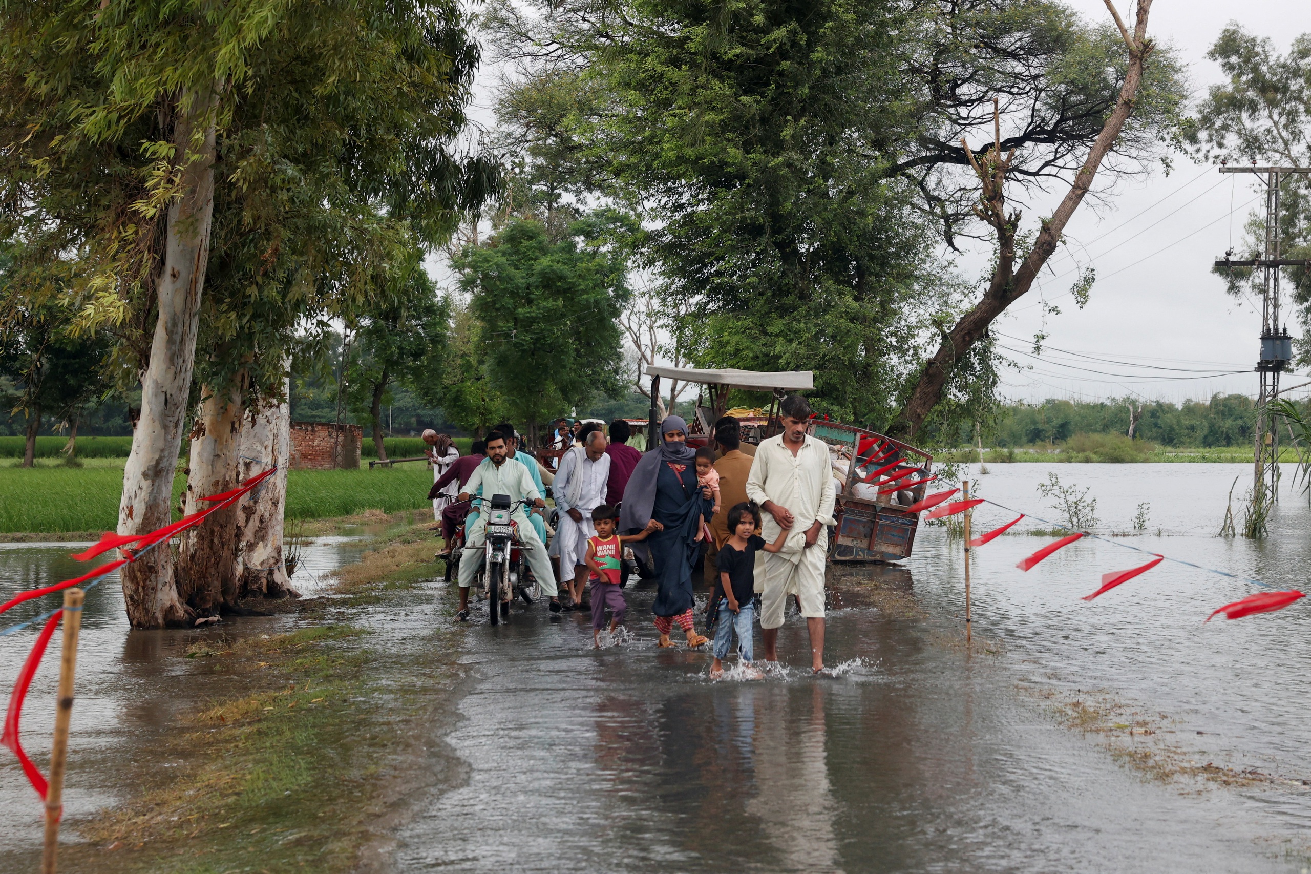 Ấn Độ cảnh báo xả lũ, Pakistan sơ tán 150.000 người  - Ảnh 1.