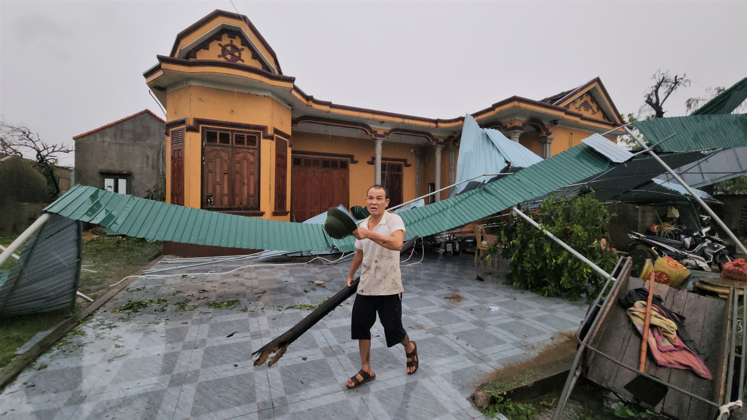 Làng biển ở Hà Tĩnh tan hoang sau bão số 5- Ảnh 4. Làng biển ở Hà Tĩnh tan hoang sau bão số 5- Ảnh 4.