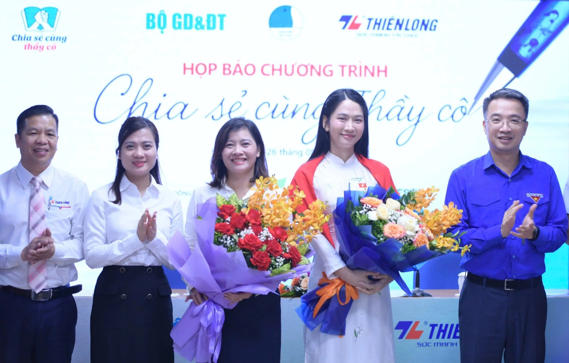 Kỷ lục về số nhà giáo được tuyên dương chương trình Chia sẻ cùng thầy cô - Ảnh 4.