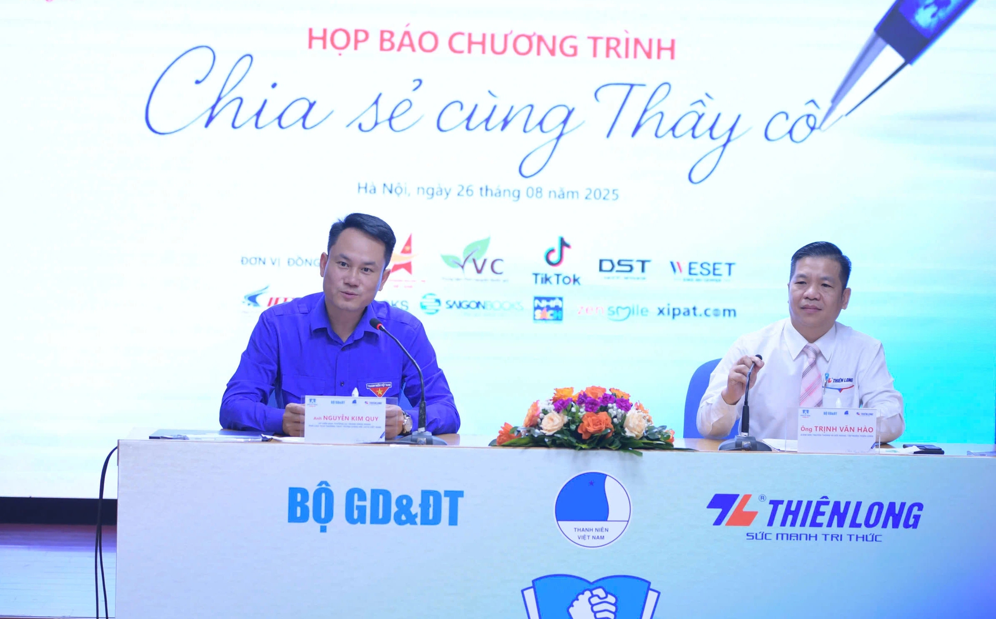 Kỷ lục về số nhà giáo được tuyên dương chương trình Chia sẻ cùng thầy cô - Ảnh 2.