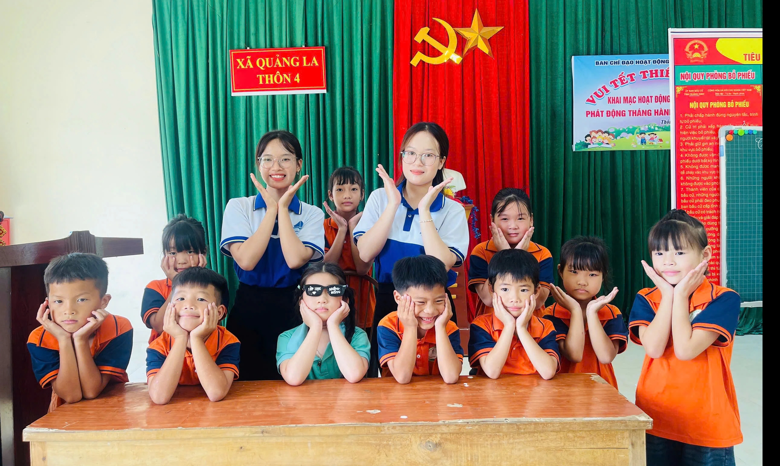 Mùa hè gieo chữ của hai nữ sinh Đại học Hạ Long - Ảnh 1.