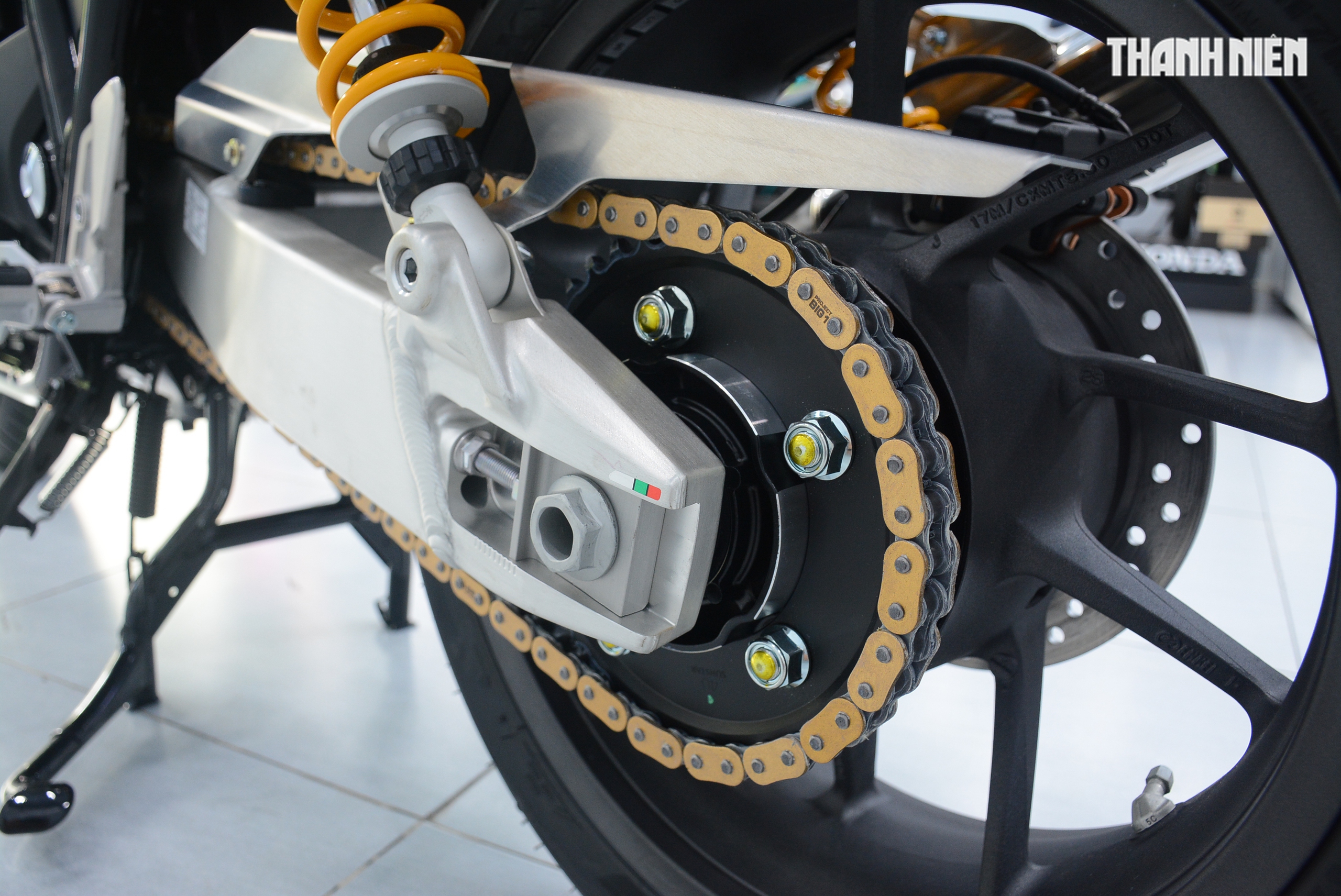 'H&agrave;ng hiếm' Honda CB1300SF SP Final Edition về Việt Nam, chưa n&oacute;ng m&aacute;y đ&atilde; c&oacute; chủ - Ảnh 12.