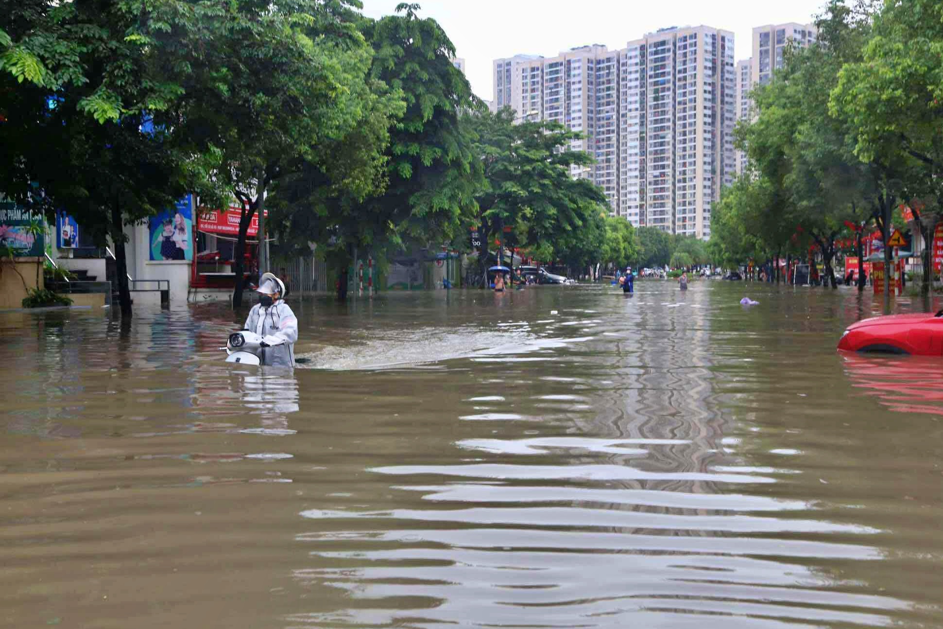 Sở NN-MT Hà Nội: Mưa lớn đêm nay sẽ làm quá tải hệ thống thoát nước - Ảnh 1.