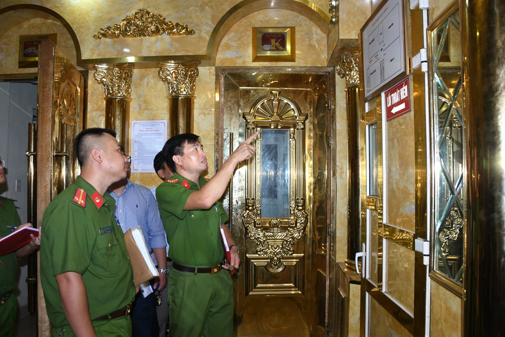 Đề xuất cắt giảm 60 ngành nghề kinh doanh có điều kiện, gồm karaoke và casino - Ảnh 1.