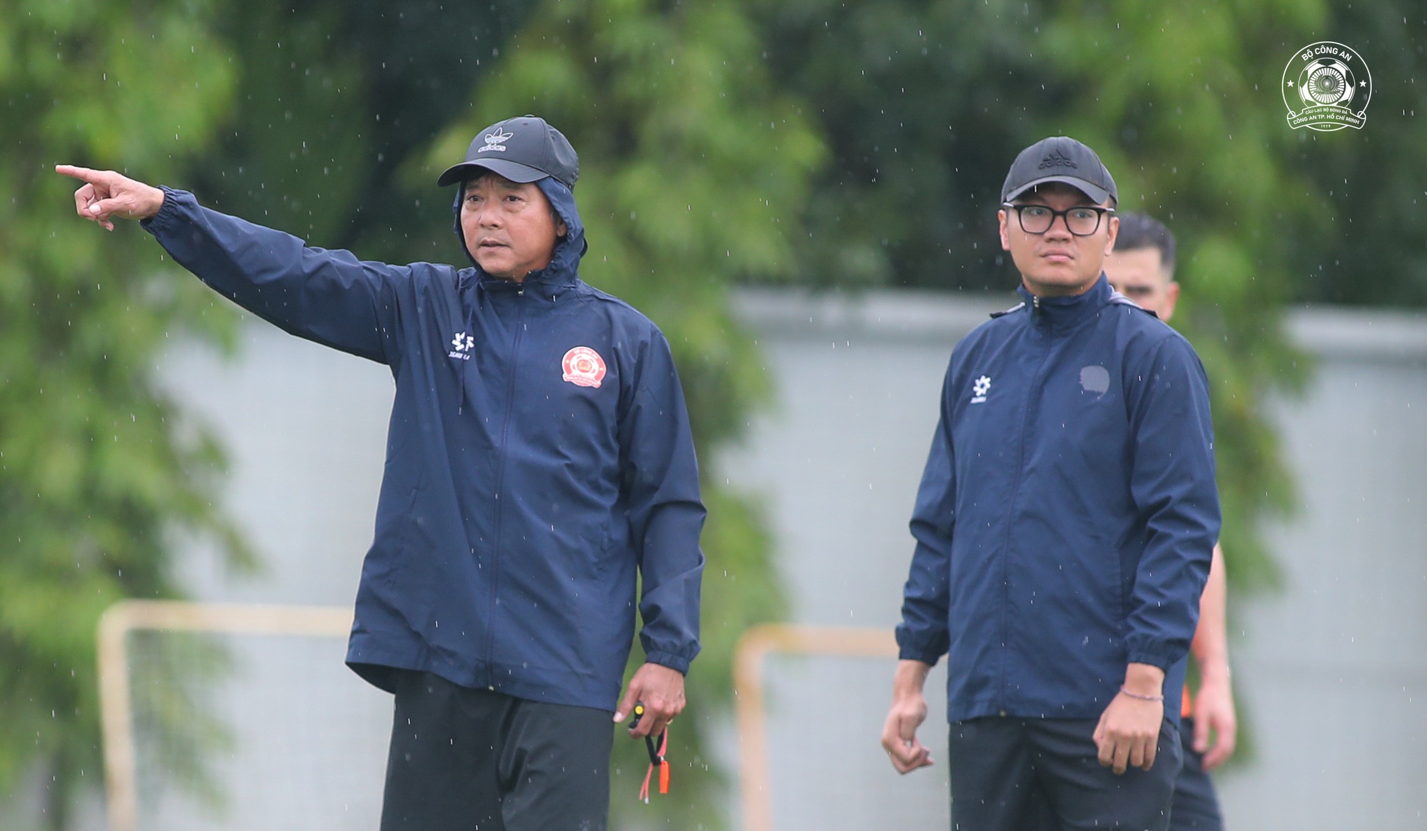 Клуб TP.HCM завербував колишню молоду зірку  CLB CA TP.HCM chiêu mộ cựu sao trẻ Barca, 'đội mưa' tập luyện: Quyết thắng HAGL- Ảnh 2.