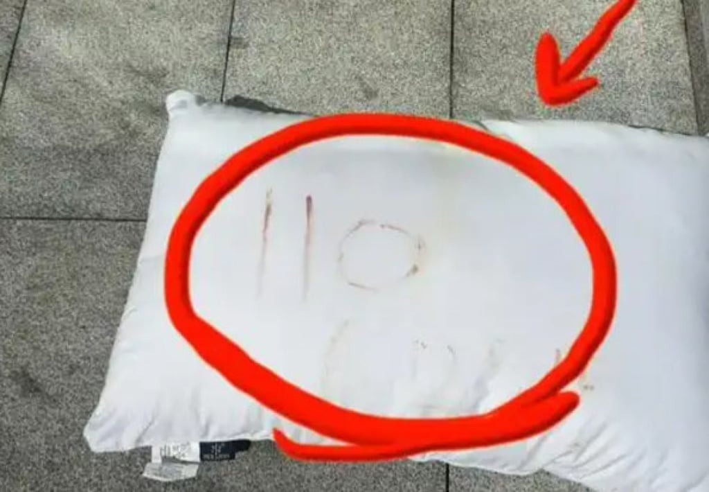 Phụ nữ mắc kẹt tầng 25 dùng máu viết thông điệp cầu cứu - Ảnh 1.