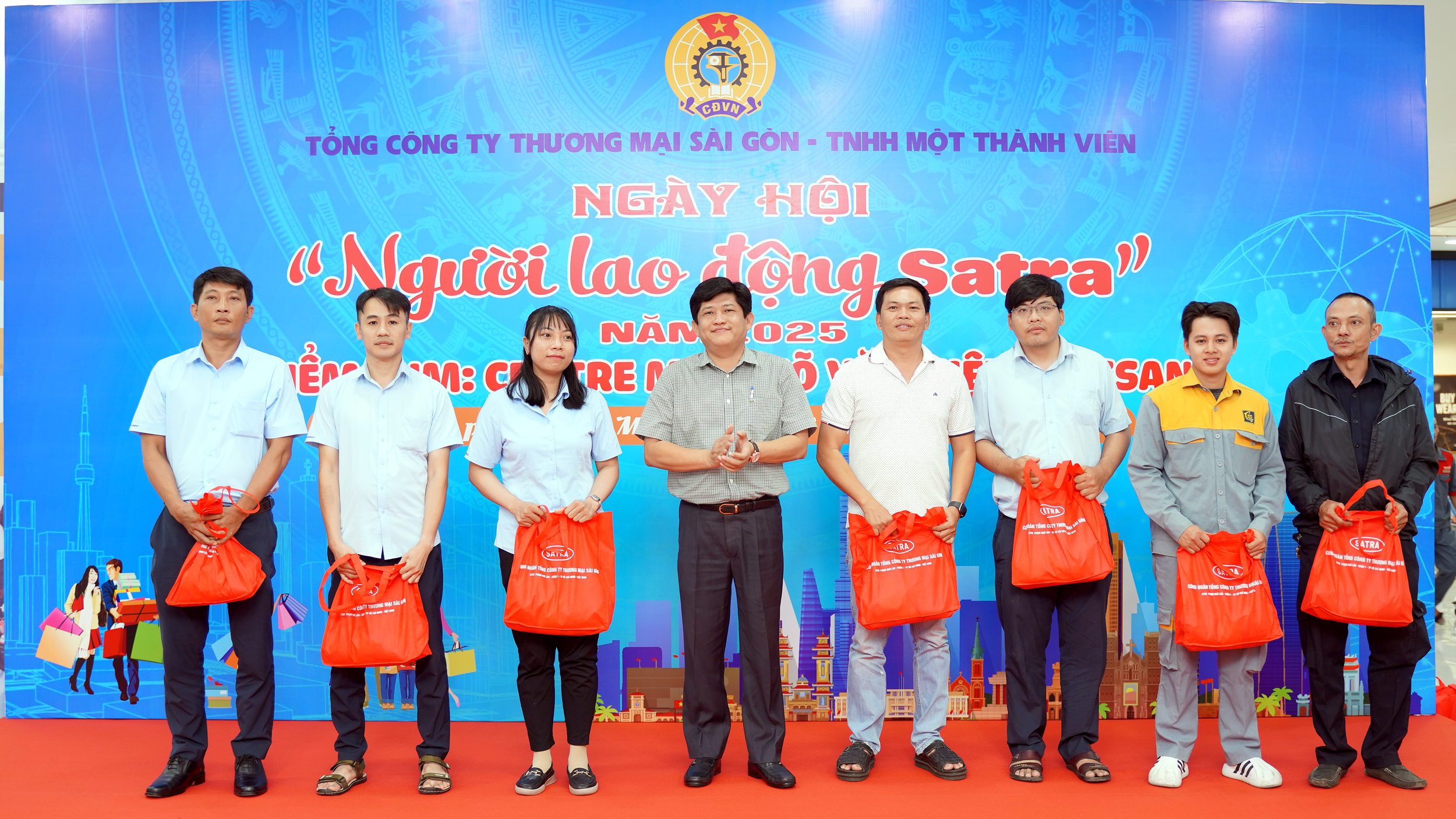 SATRA khắc sâu sứ mệnh ‘Vì cộng đồng’ trong từng hoạt động - Ảnh 2. SATRA khắc sâu sứ mệnh ‘Vì cộng đồng’ trong từng hoạt động - Ảnh 2.
