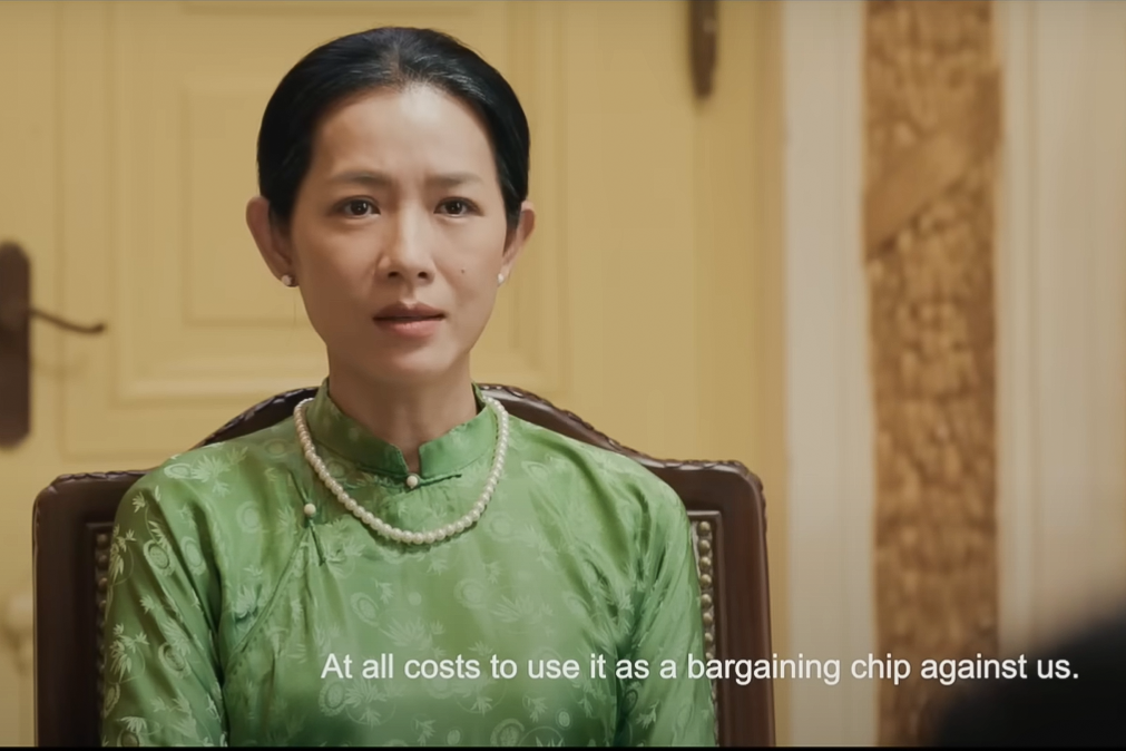 'Bóng hồng' hiếm hoi trên bàn đàm phán trong phim 'Mưa đỏ' là ai? - Ảnh 1.