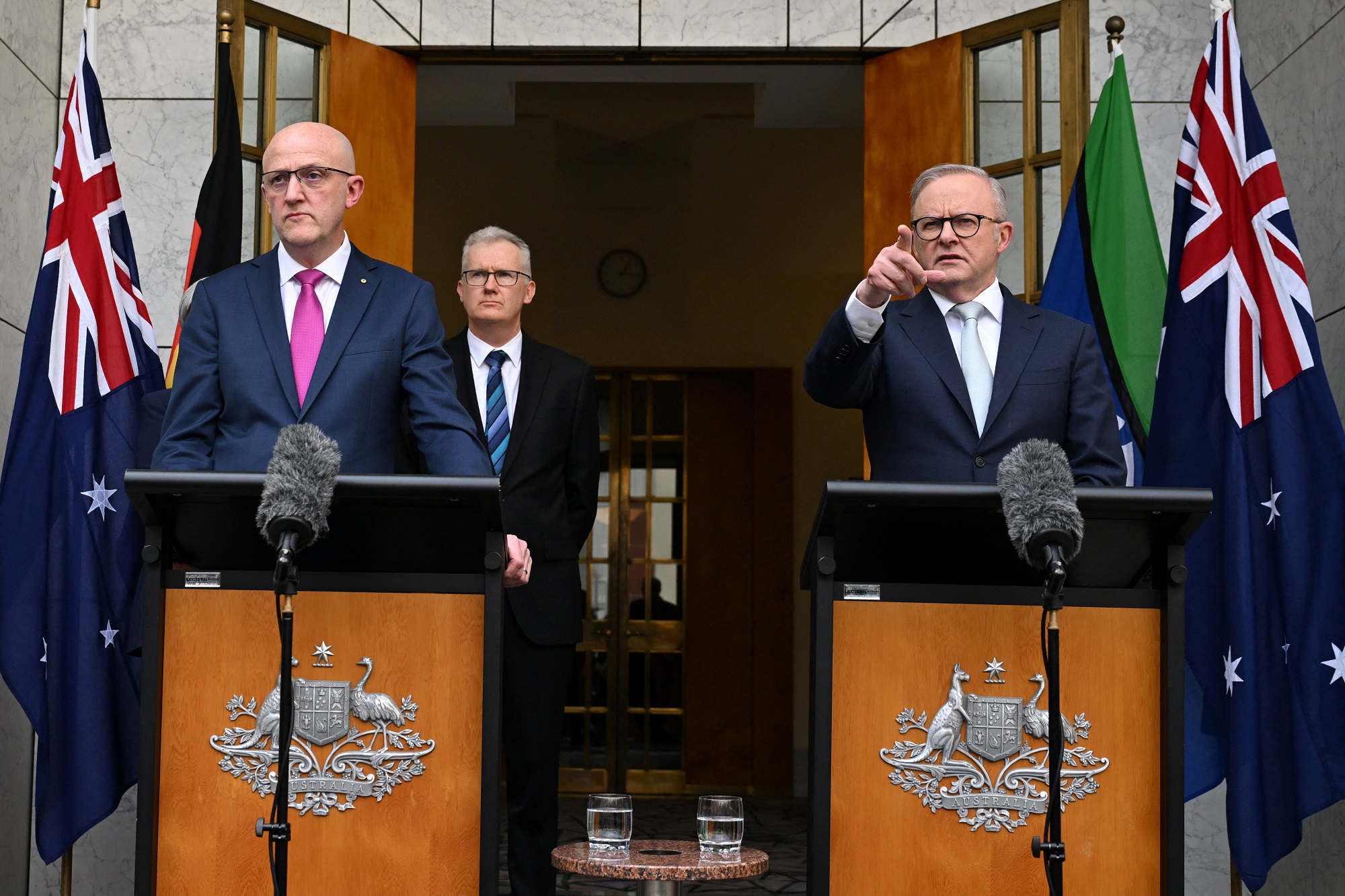 Vì sao Úc trục xuất đại sứ Iran? - Ảnh 1.