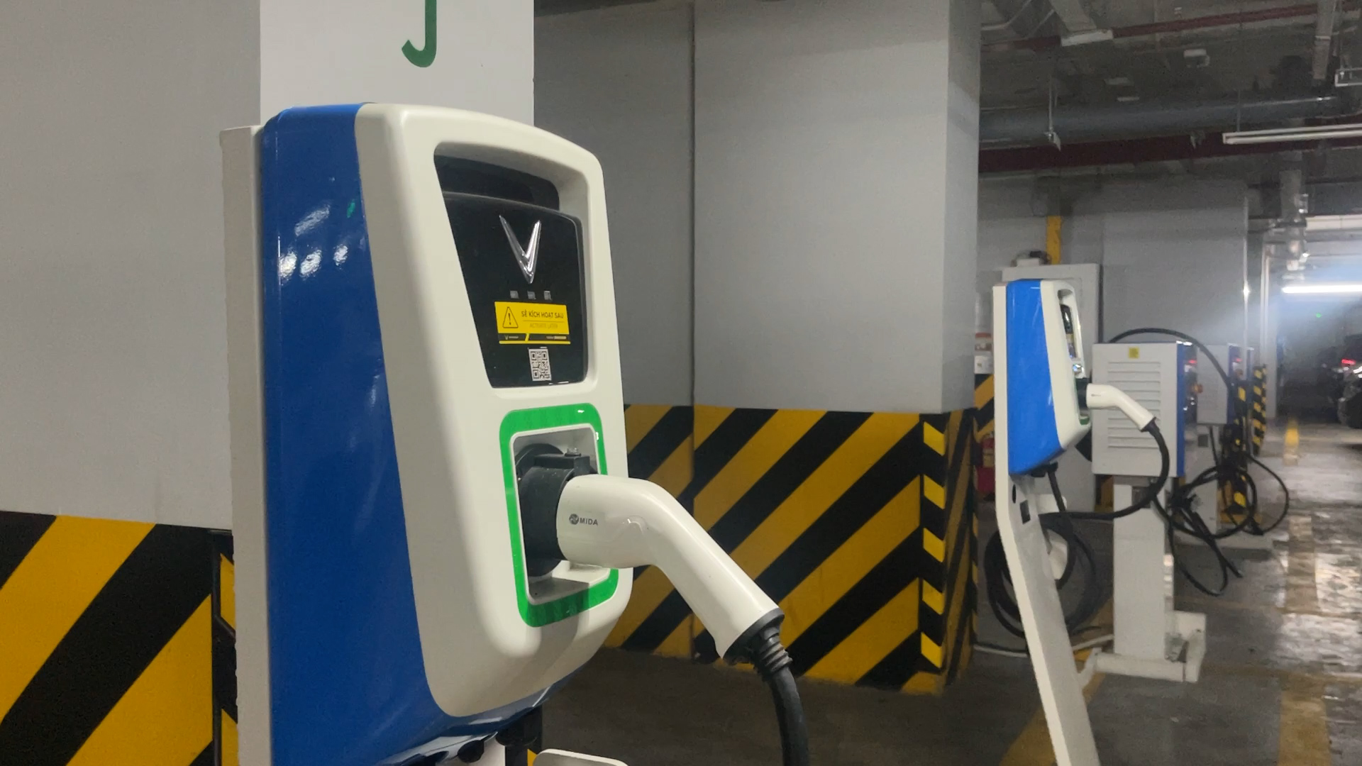 Người chạy xe máy điện lưu ý cảnh báo sau của CSGT TP.HCM - Ảnh 1.