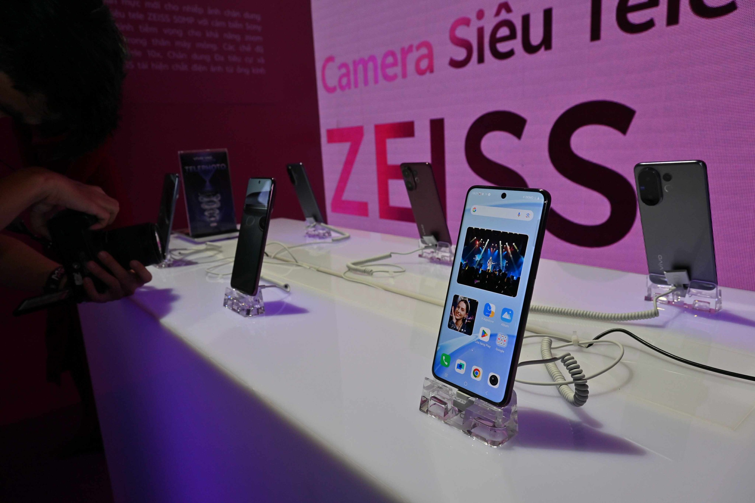 vivo V60 tích hợp camera siêu tele ZEISS 50 MP ra mắt thị trường Việt Nam - Ảnh 1.