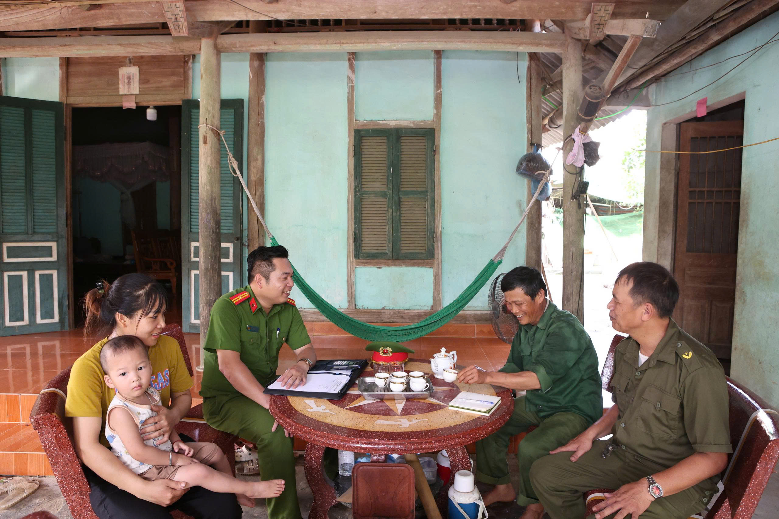 Vào Đảng ở tuổi 62- Ảnh 1. Vào Đảng ở tuổi 62- Ảnh 1.