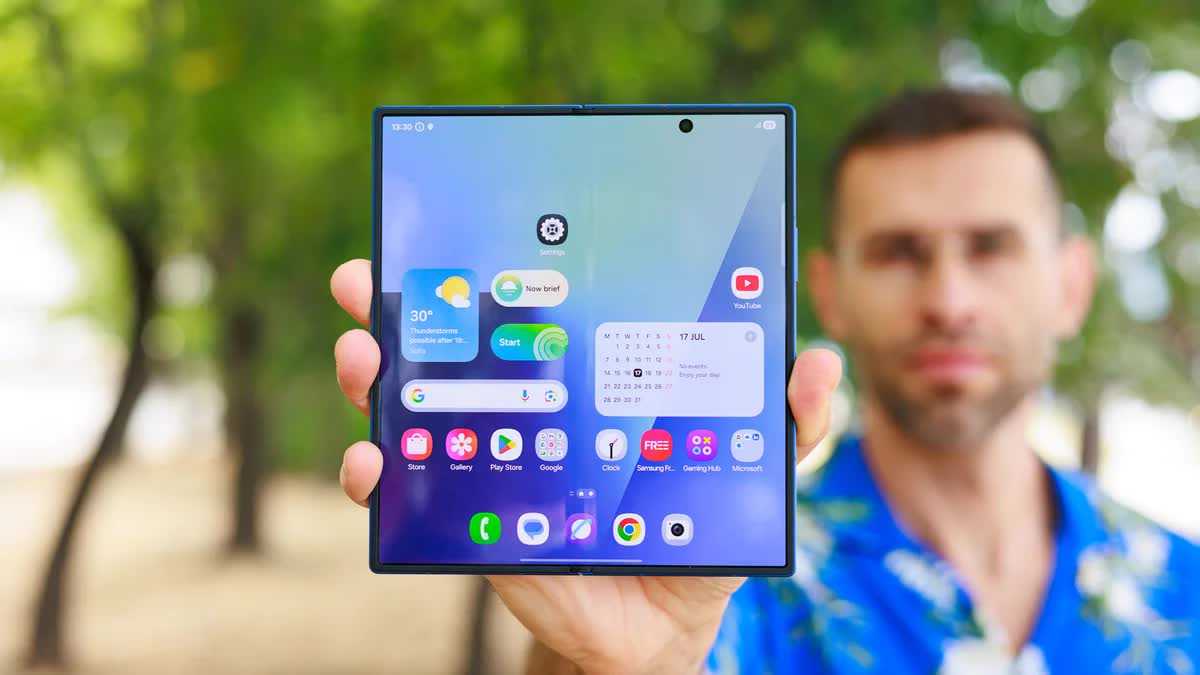Samsung lại tung video quảng cáo chế giễu Apple - Ảnh 1.