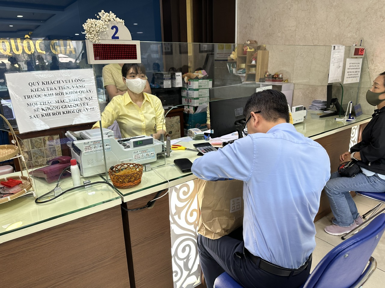 Công ty SJC tạm ngưng đăng ký mua vàng miếng trực tuyến- Ảnh 1. Công ty SJC tạm ngưng đăng ký mua vàng miếng trực tuyến- Ảnh 1.