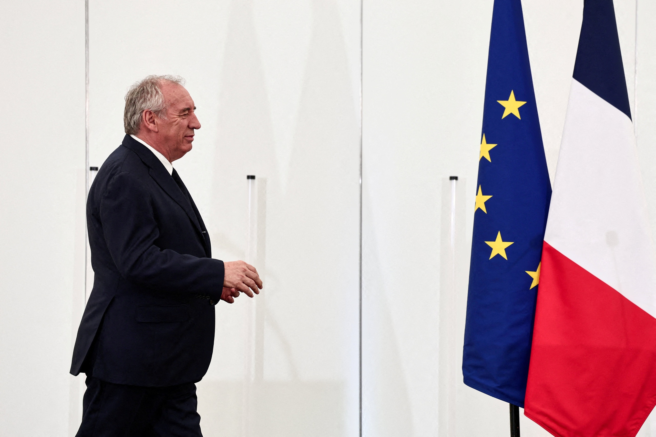 Pháp đối mặt nguy cơ khủng hoảng chính trị và tài chính - Ảnh 1.