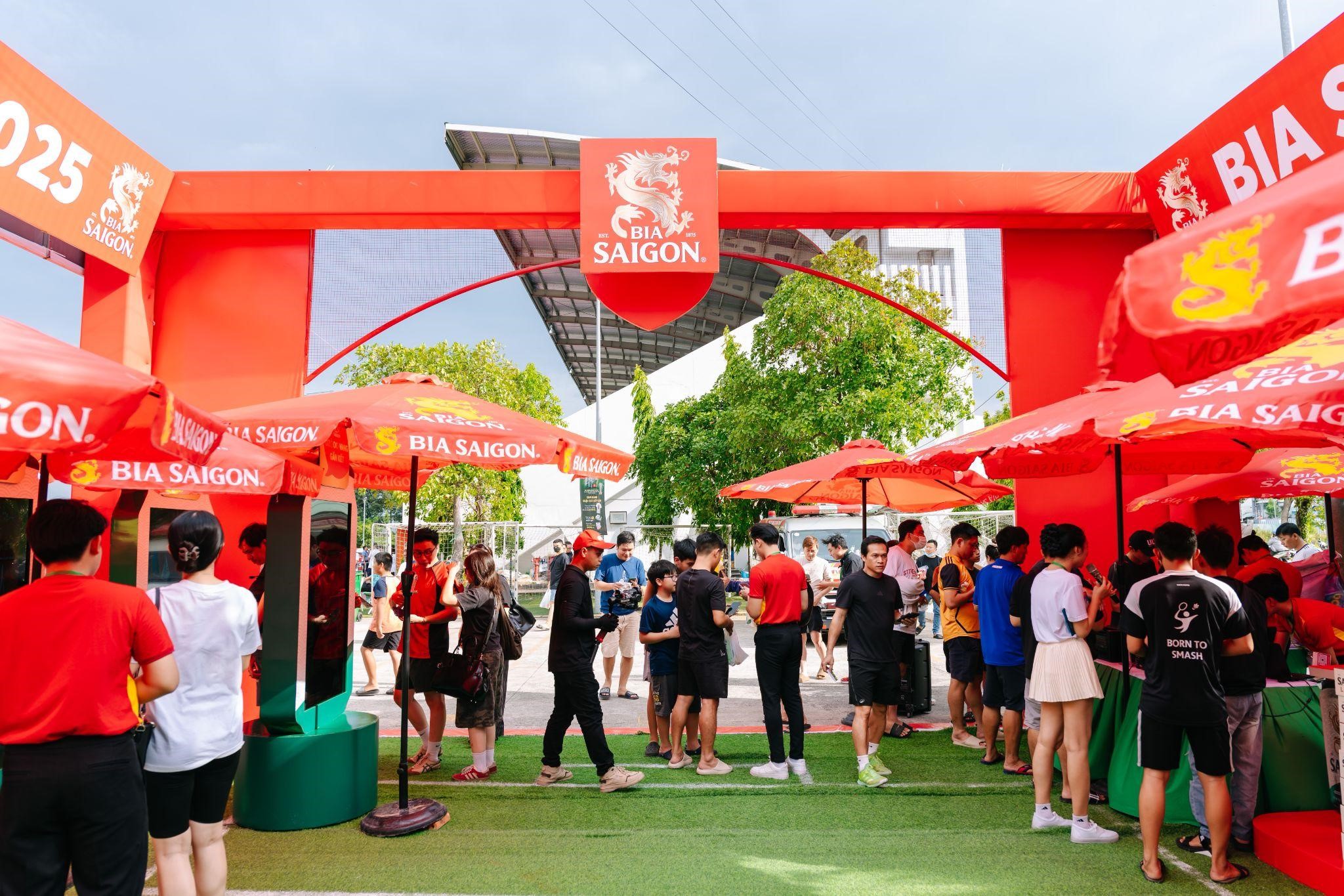 Bir Piala Naga Saigon 2025: Perjalanan untuk menyebarkan semangat perpaduan di setiap titik sentuhan - Foto 2. Bia Saigon Dragon Cup 2025: Hành trình lan tỏa tinh thần gắn kết trên mọi điểm chạm - Ảnh 2.