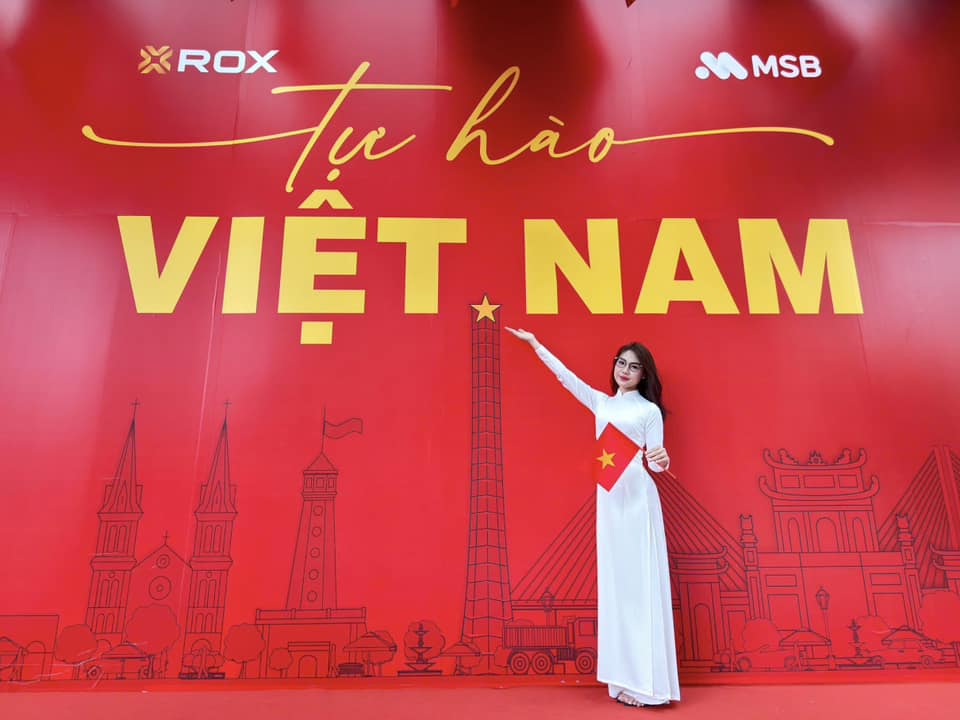 ROX Tower rực rỡ cờ hoa, lan tỏa tinh thần tự hào Việt Nam- Ảnh 4.