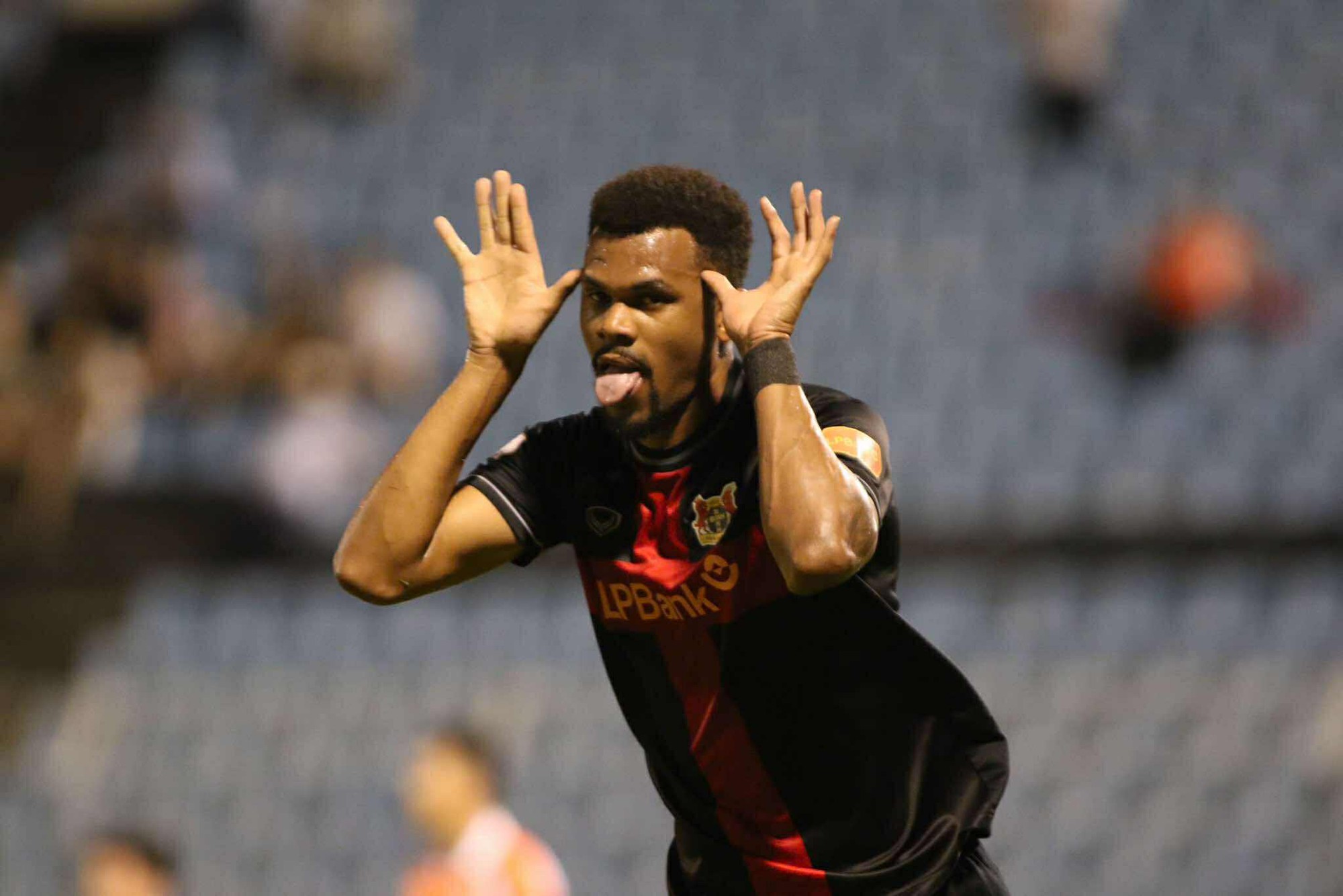 Última classificação da V-League: o estreante Ninh Binh causa grande surpresa, Thanh Hoa continua na lanterna - Foto 2. Bảng xếp hạng V-League mới nhất: Tân binh Ninh Bình gây bất ngờ lớn, Thanh Hóa vẫn chìm dưới đáy- Ảnh 2.