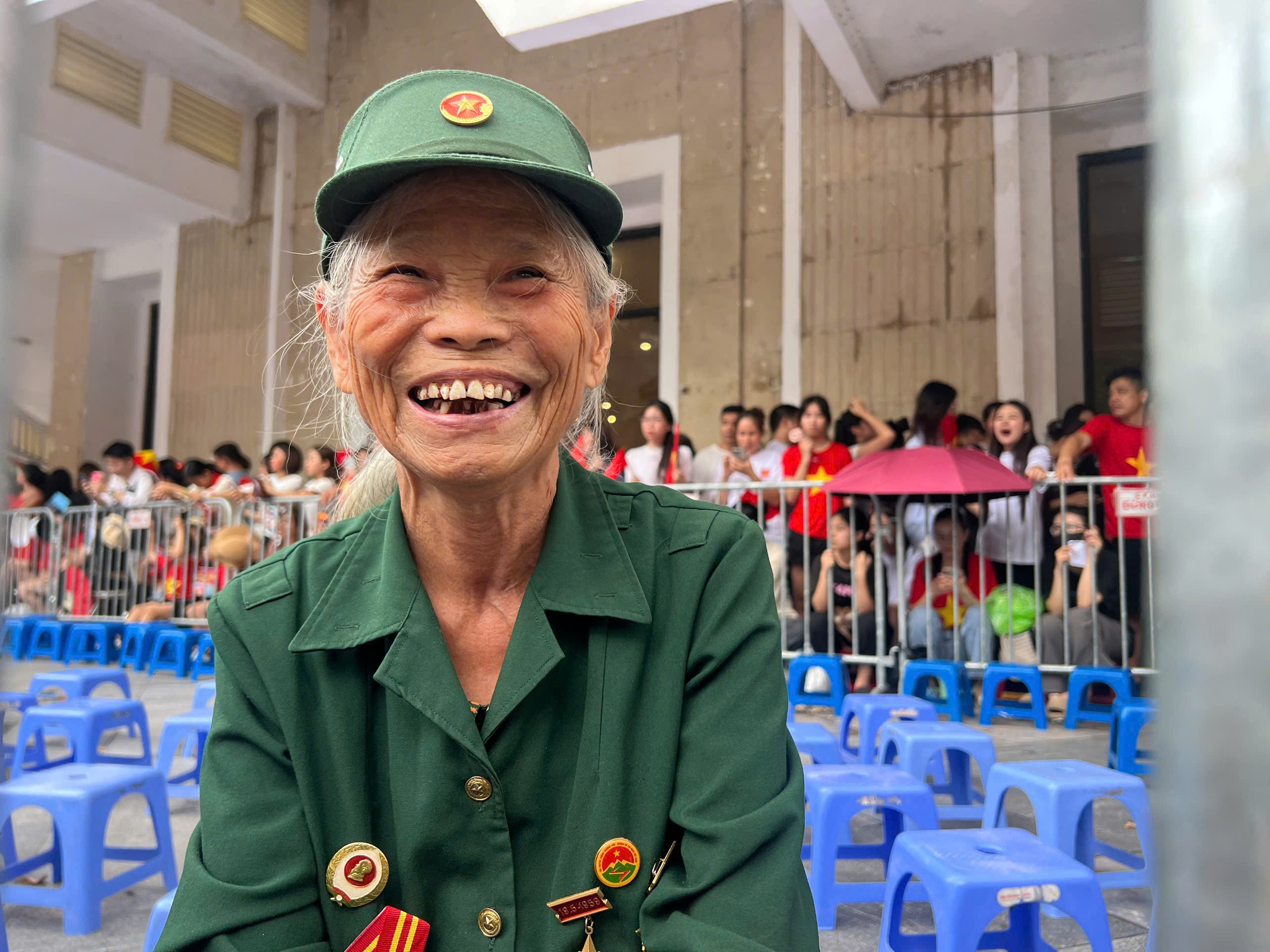 Cựu chiến binh tự hào tham gia diễu binh A80 giữa lòng Hà Nội lịch sử - Ảnh 3. Cựu chiến binh tự hào tham gia diễu binh A80 giữa lòng Hà Nội lịch sử - Ảnh 3.