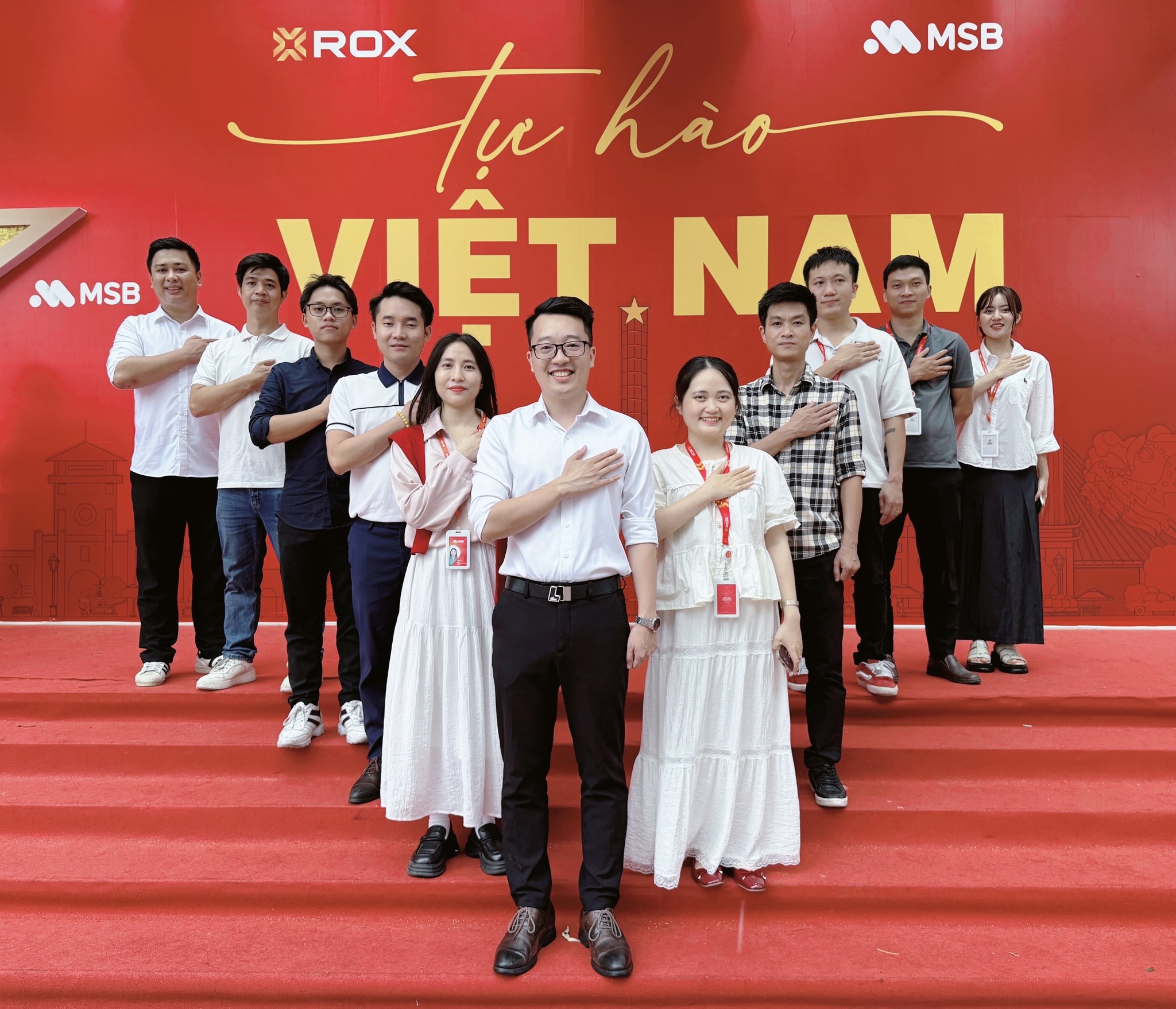 ROX Tower rực rỡ cờ hoa, lan tỏa tinh thần tự hào Việt Nam- Ảnh 8.