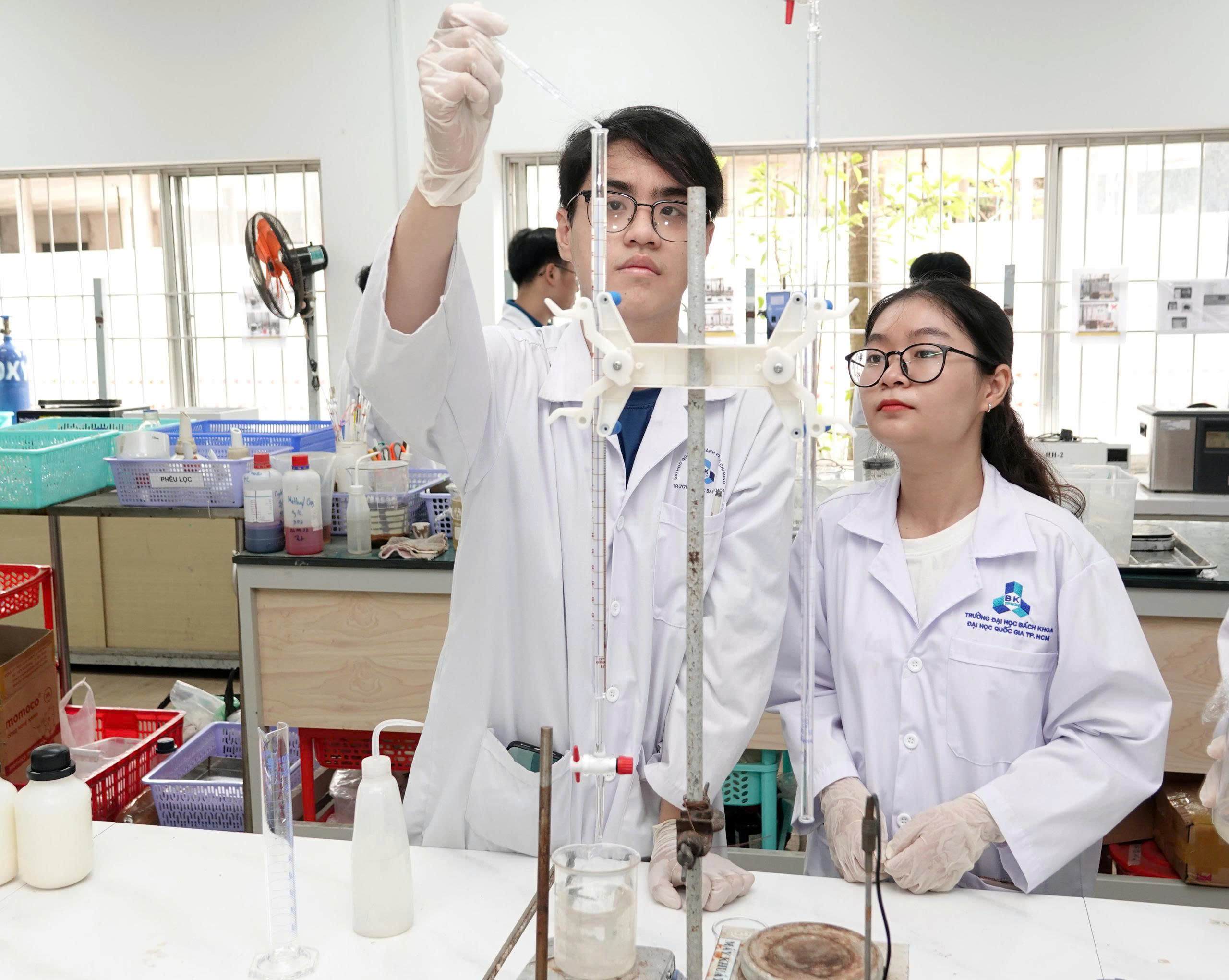 Giáo dục cùng kiến tạo và phát triển đất nước - Ảnh 2.