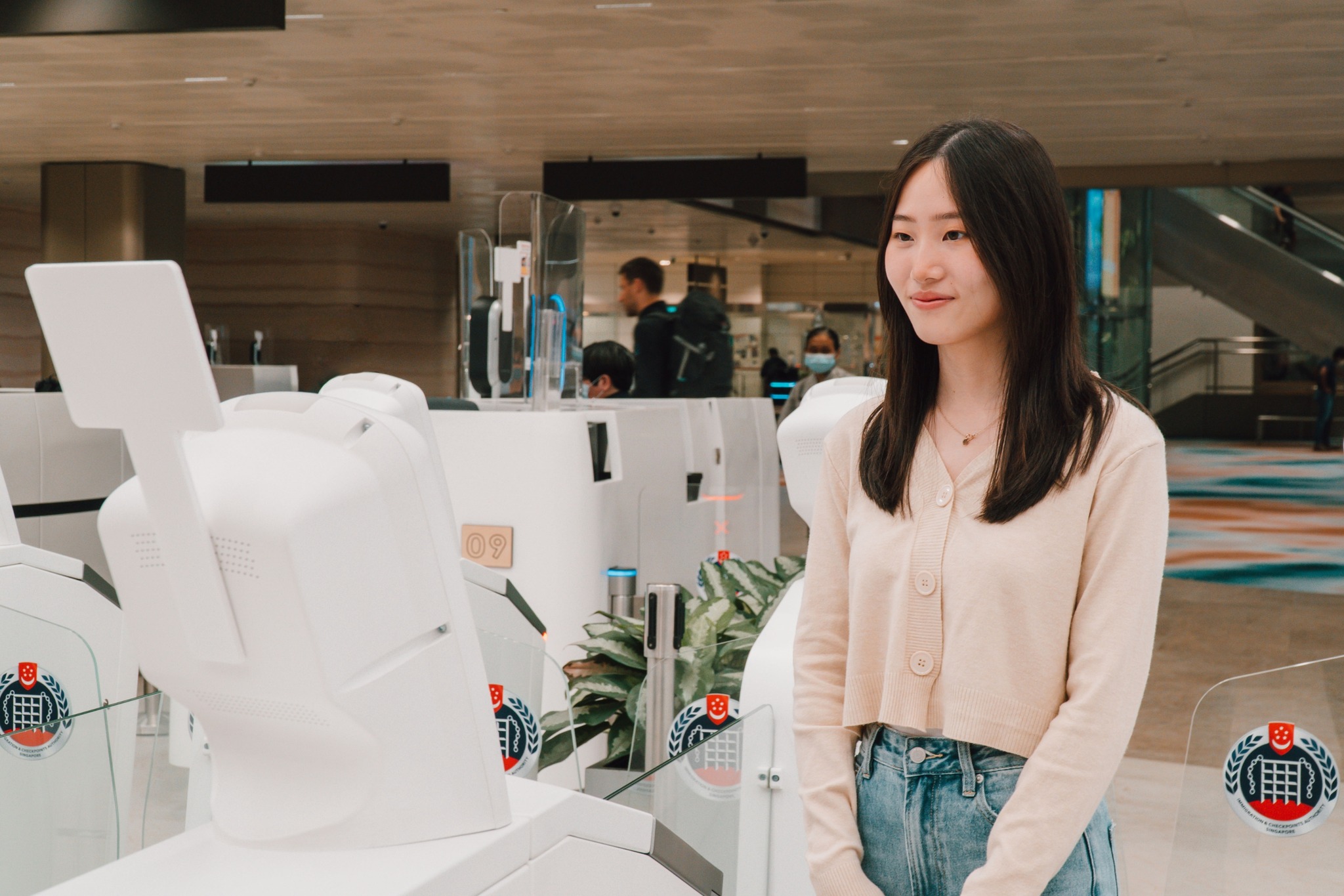 Trải nghiệm nhận diện sinh trắc học lên máy bay với ứng dụng VNeID và Vietjet- Ảnh 1.