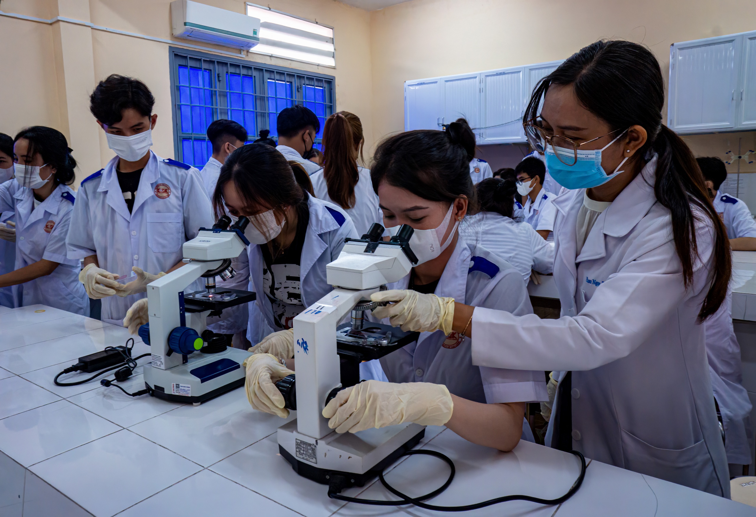 Czesne na Uniwersytecie Cuu Long jest dostosowane do potrzeb studentów z Delty Mekongu - Zdjęcie 2. Mức học phí Trường ĐH Cửu Long phù hợp với sinh viên ĐBSCL- Ảnh 2.