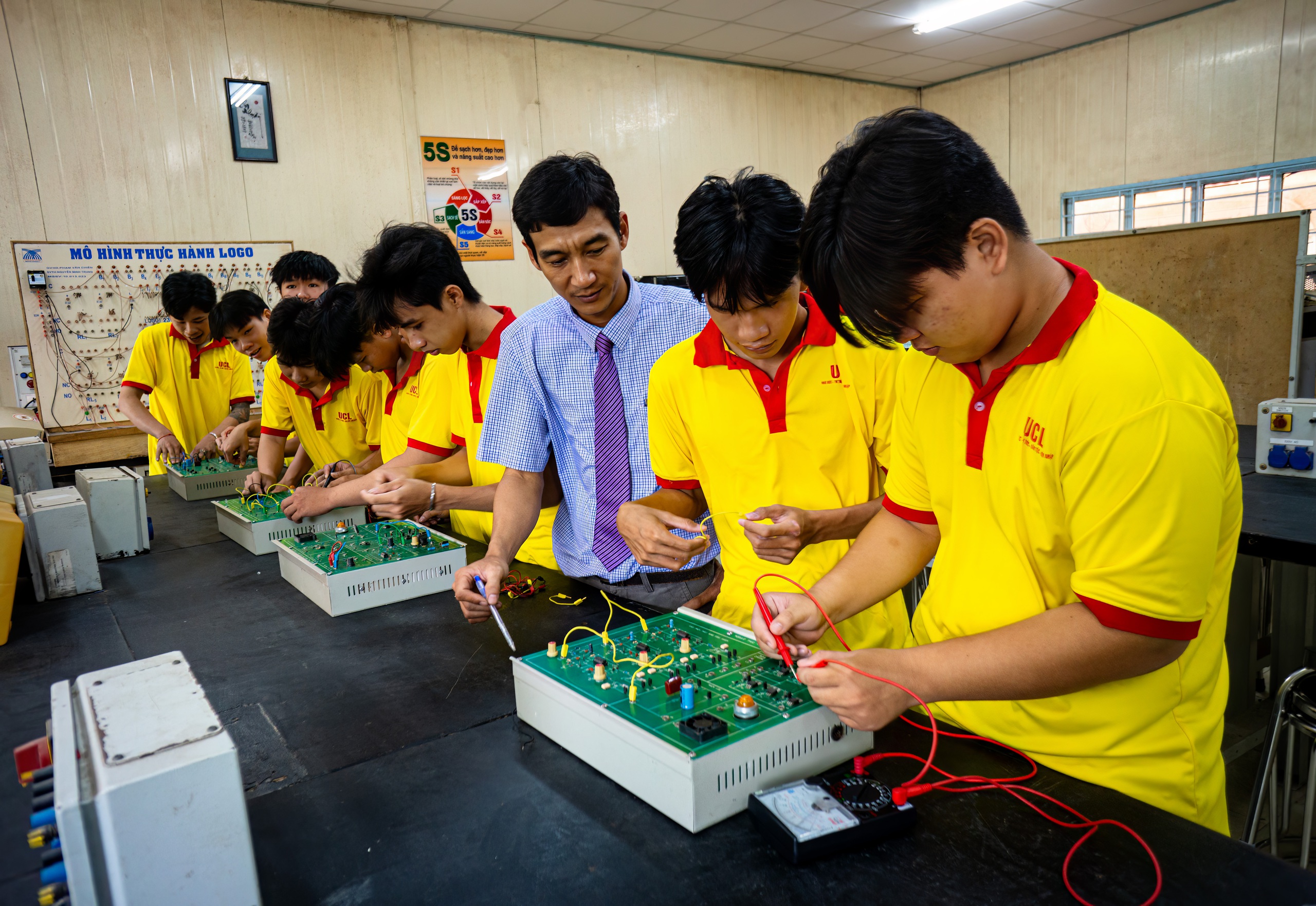 Czesne na Uniwersytecie Cuu Long jest dostosowane do potrzeb studentów z Delty Mekongu - Zdjęcie 4. Mức học phí Trường ĐH Cửu Long phù hợp với sinh viên ĐBSCL- Ảnh 4.