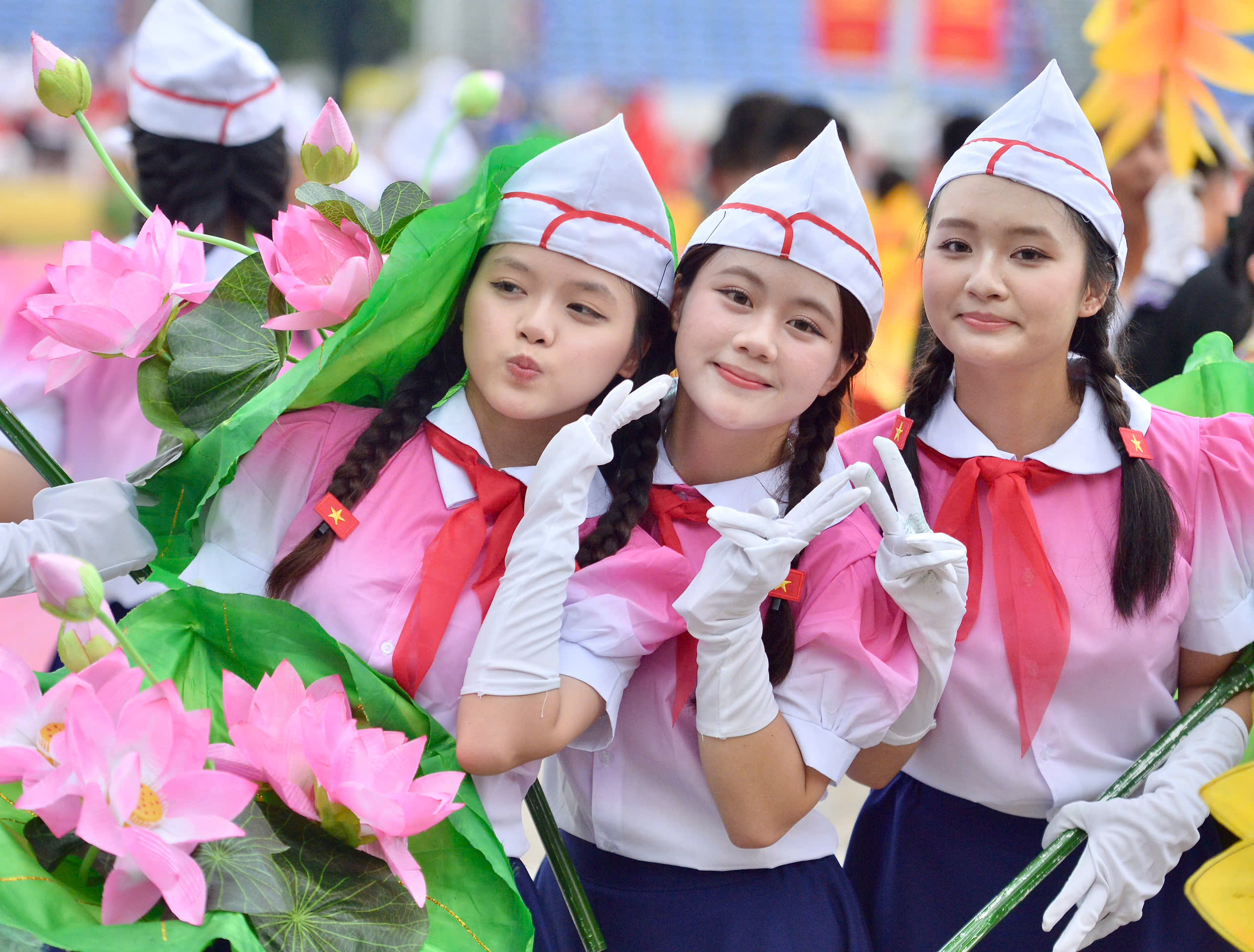 Bộ đội diễu binh và người dân cùng hát Như có Bác trong ngày đại thắng - Ảnh 11. Bộ đội diễu binh và người dân cùng hát Như có Bác trong ngày đại thắng - Ảnh 11.