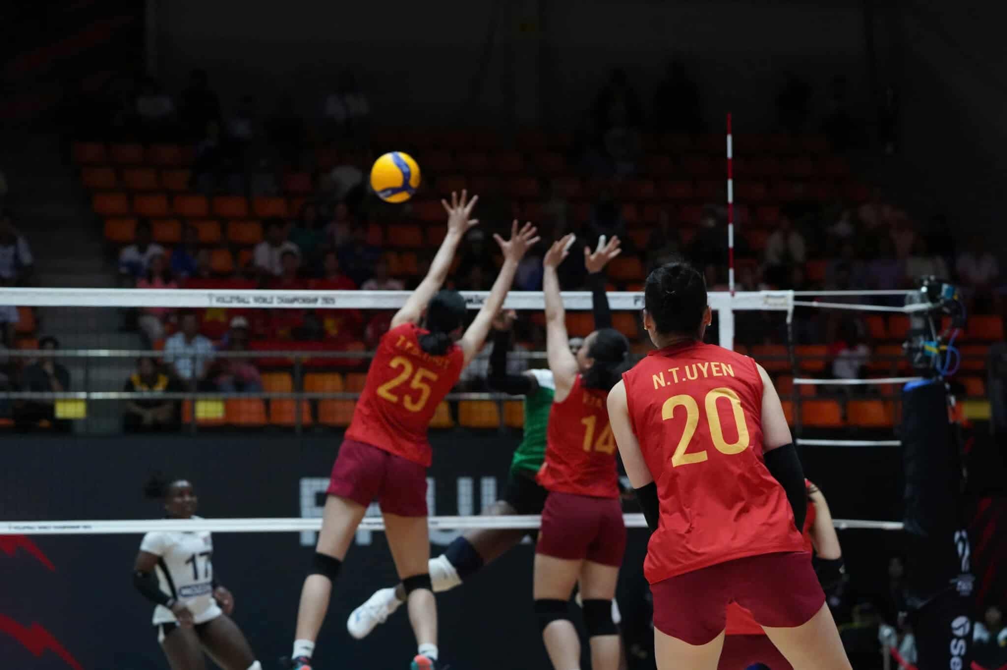 Hàng chắn Kenya quá hay, bóng chuyền nữ Việt Nam chia tay giải thế giới với trải nghiệm quý giá - Ảnh 7. Hàng chắn Kenya quá hay, bóng chuyền nữ Việt Nam chia tay giải thế giới với trải nghiệm quý giá - Ảnh 7.