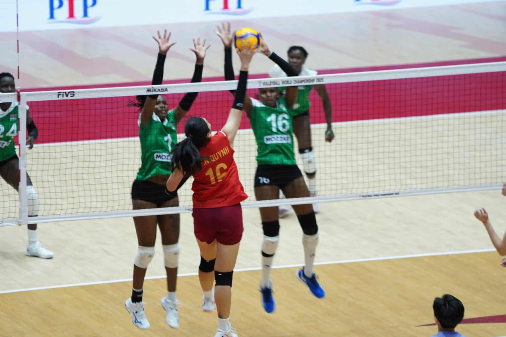 Hàng chắn Kenya quá hay, bóng chuyền nữ Việt Nam chia tay giải thế giới với trải nghiệm quý giá - Ảnh 6. Hàng chắn Kenya quá hay, bóng chuyền nữ Việt Nam chia tay giải thế giới với trải nghiệm quý giá - Ảnh 6.