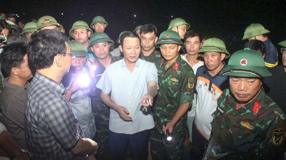 Hình ảnh hàng ngàn ngôi nhà ở Thanh Hóa ngập trong nước lũ - Ảnh 14. Hình ảnh hàng ngàn ngôi nhà ở Thanh Hóa ngập trong nước lũ - Ảnh 14.