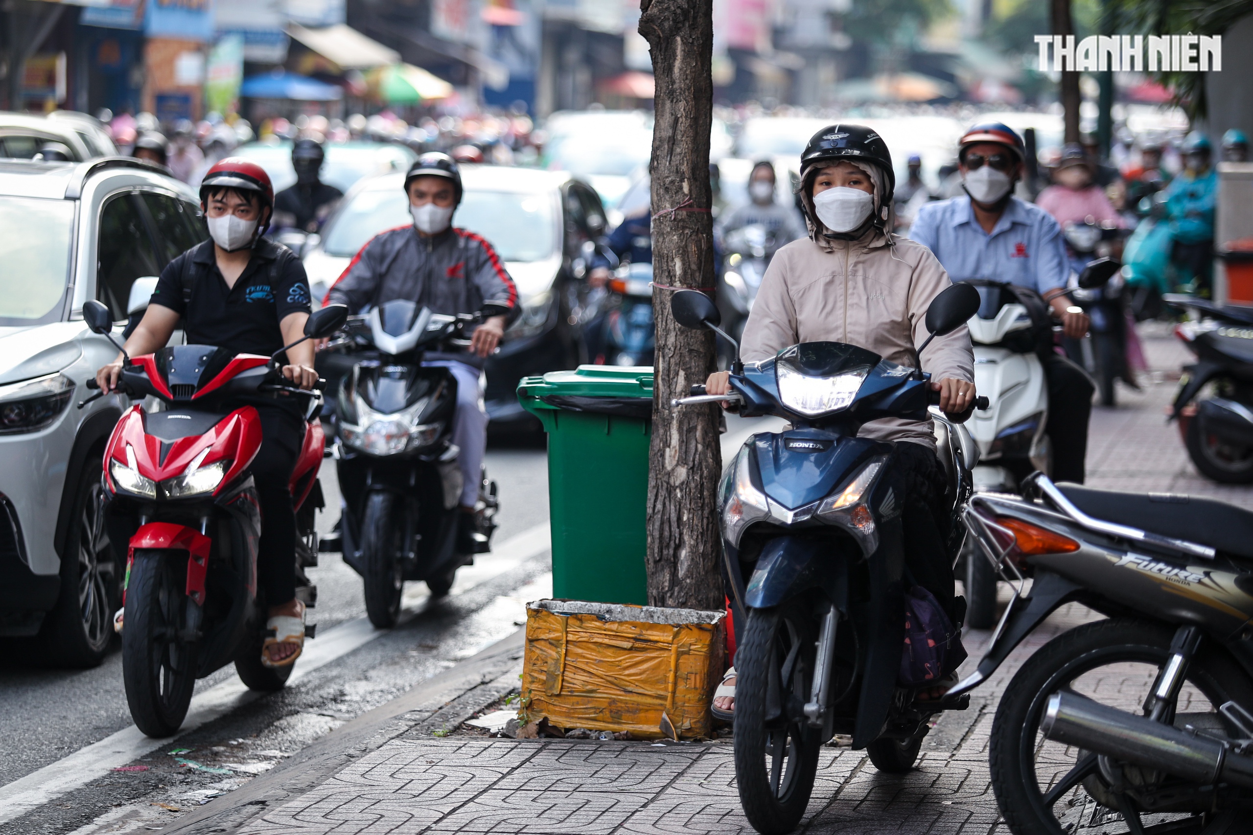 Xe kẹt cứng đường Bạch Đằng cửa ngõ sân bay Tân Sơn Nhất mỗi ngày - Ảnh 9. Xe kẹt cứng đường Bạch Đằng cửa ngõ sân bay Tân Sơn Nhất mỗi ngày - Ảnh 9.